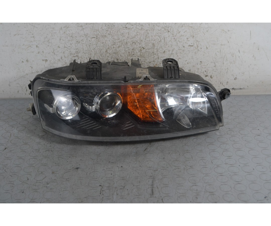 Faro Anteriore DX Fiat Punto dal 1999 al 2003 Cod 67718539 1689675297459 Faro Anteriore DX Fiat Punto dal 1999 al 2003 Cod 67718539 1689675297459