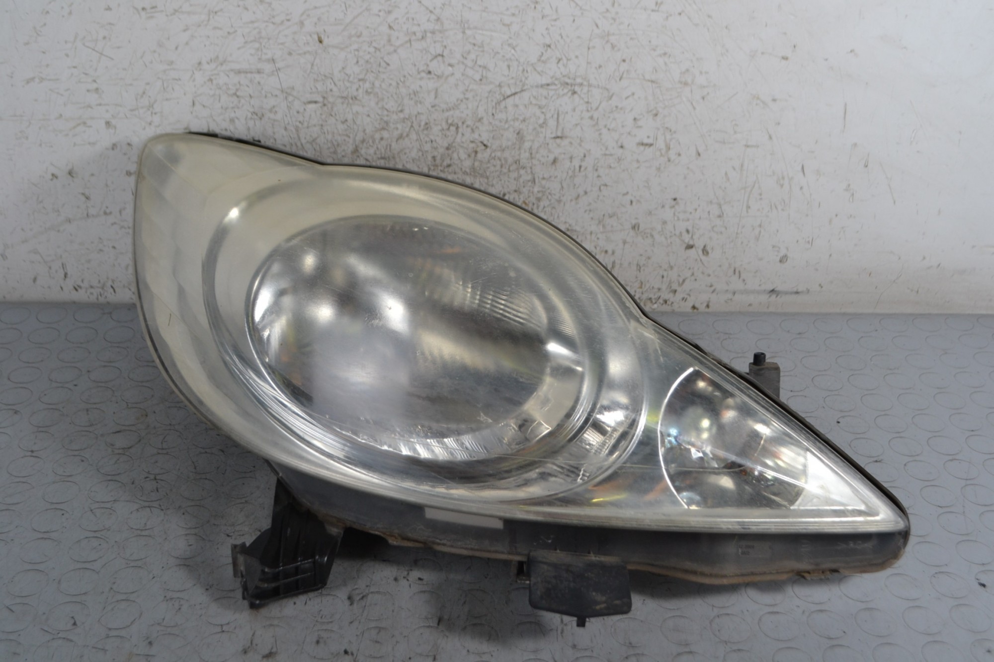 Faro fanale anteriore DX Peugeot 107 Dal 2005 al 2014 Cod 81110-0H030  1689683268144
