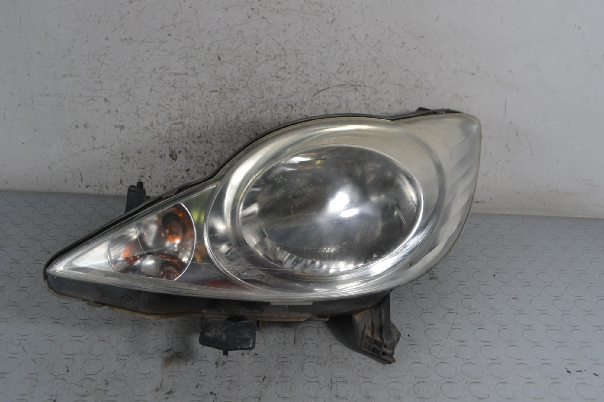 Faro fanale anteriore SX Peugeot 107 Dal 2005 al 2014 Cod 81150-0h030  1689684303776