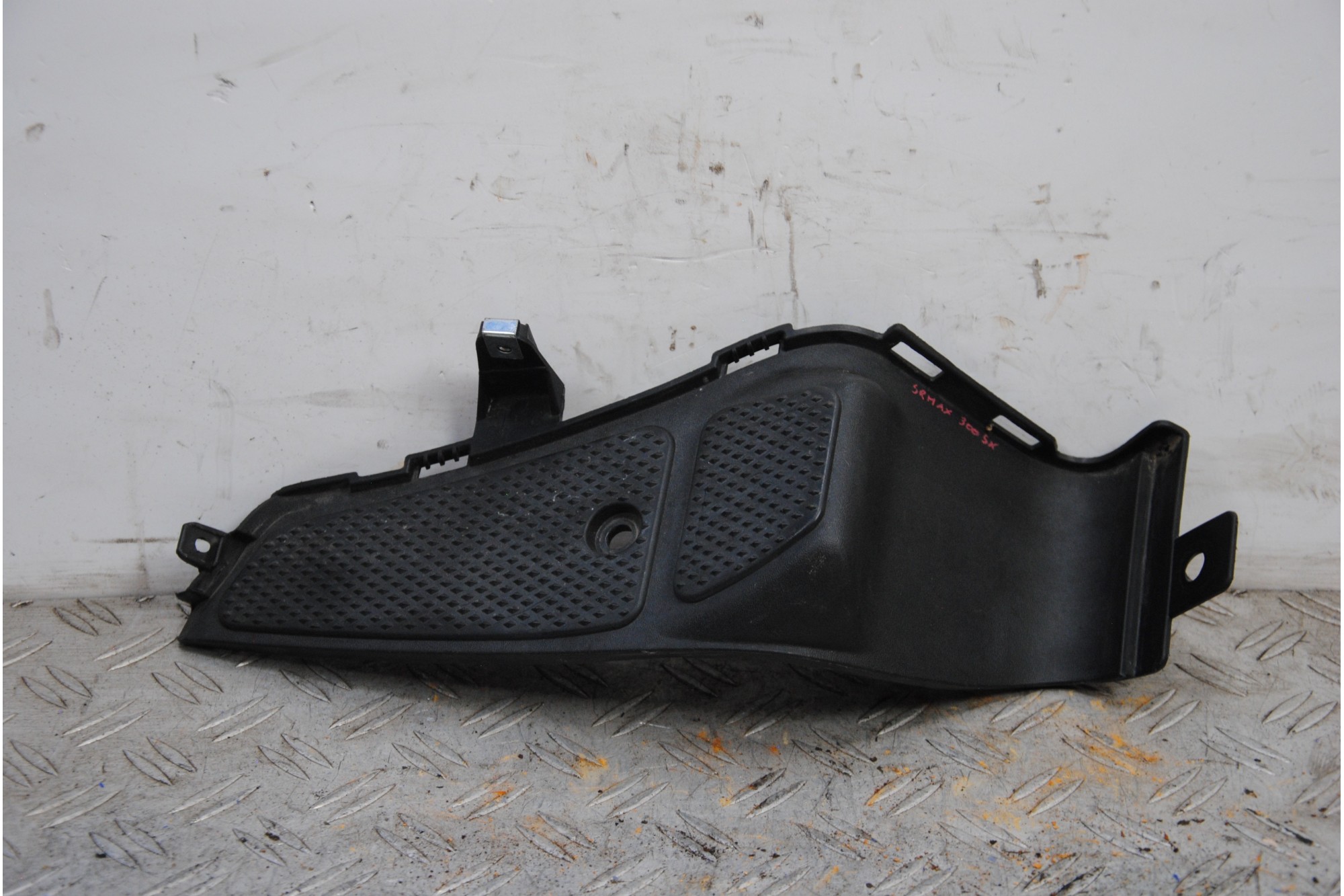 Carena Pedana Poggiapiedi Passeggero Sinistro Aprilia SR 300 Max Dal 2011 Al 2014  1689947901732