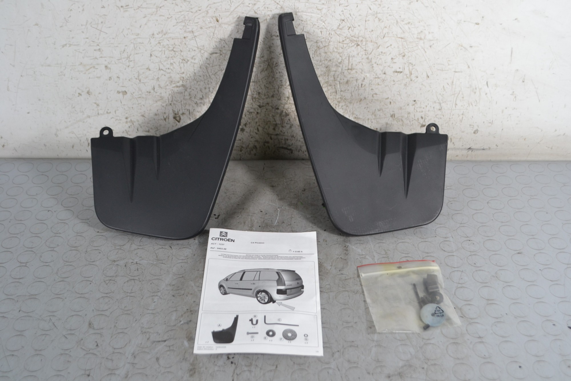 Paraspruzzi Posteriori DX e SX Citroen C4 Picasso dal 2006 al 2013 Cod 9403.58  1690280616191