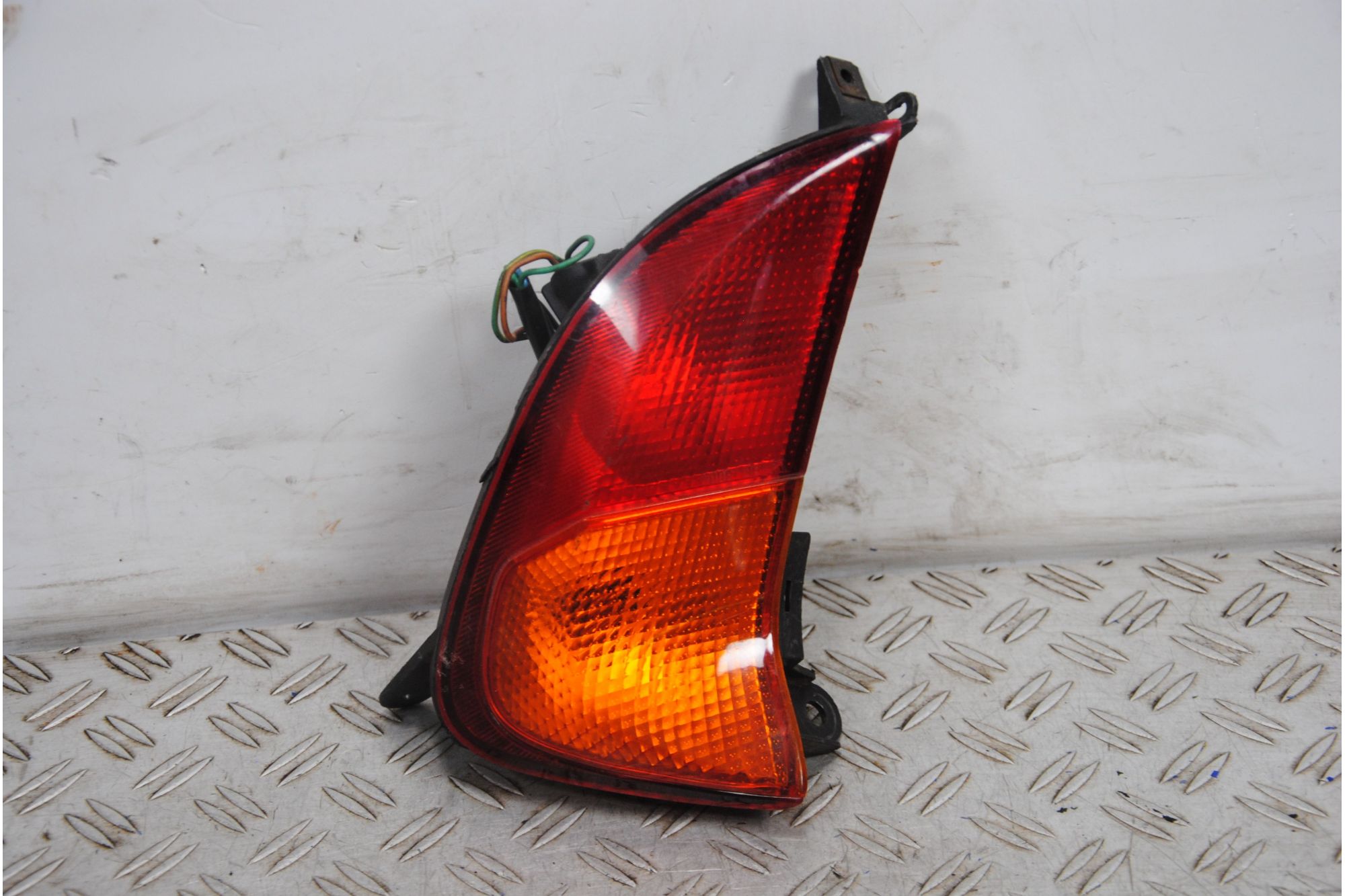 Fanale Stop DX Posteriore Honda Pantheon 125 / 150 dal 1998 al 2002  1690810470316