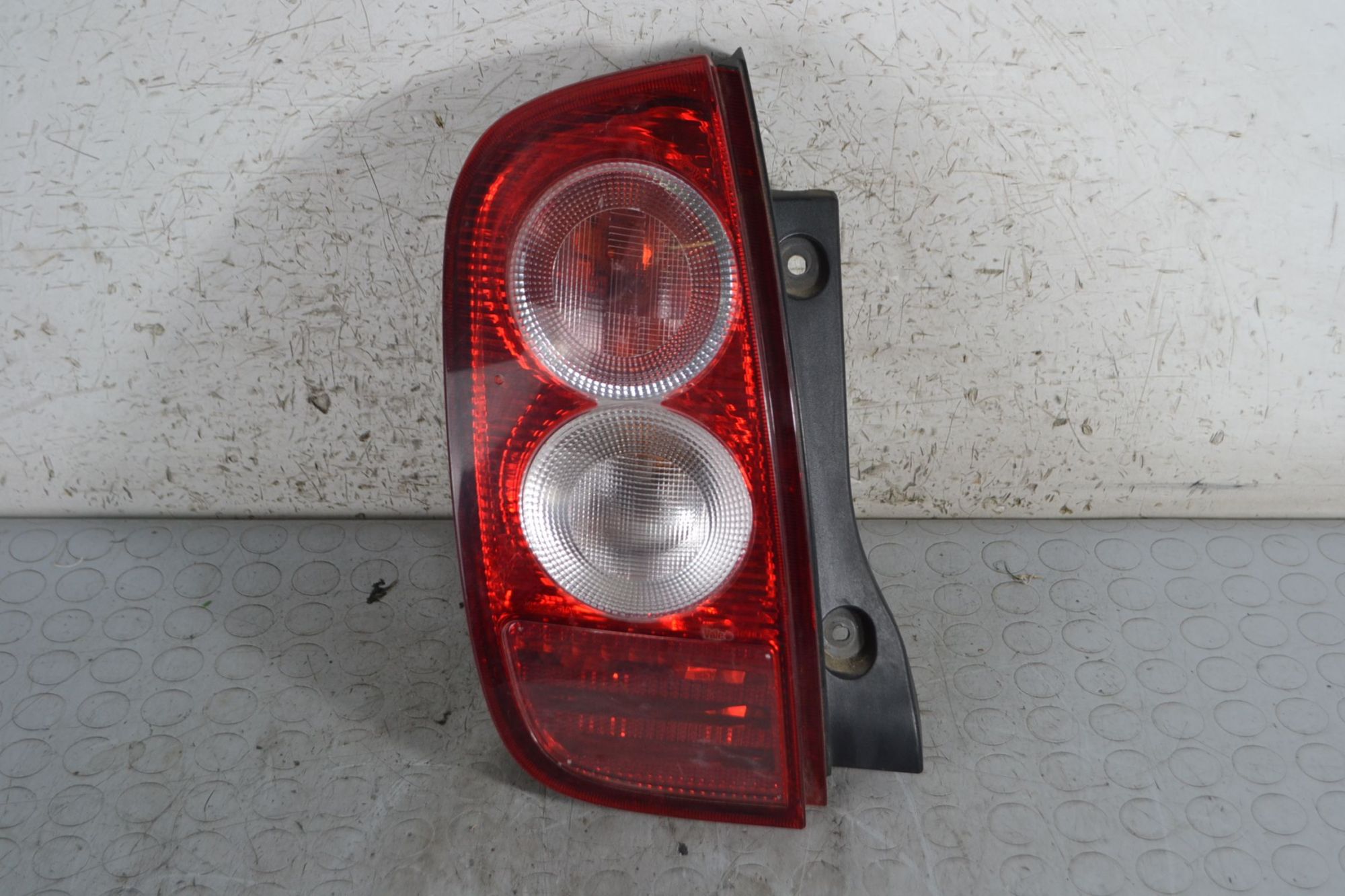 Fanale Stop Posteriore SX Nissan Micra K12 dal 2002 al 2010 Cod 26555AX720  1691055540123