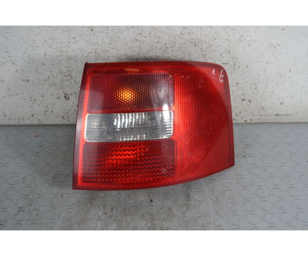 Fanale stop posteriore esterno DX Audi A6 SW Dal 1997 al 2004 Cod 4B9945096  1691398909328