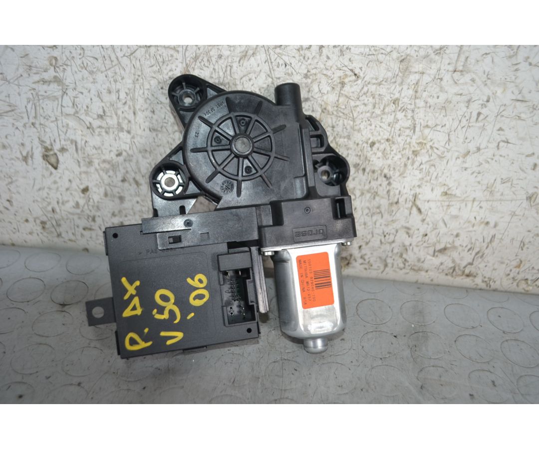 Motorino alzacristalli posteriore DX Volvo V50 Dal 2004 al 2012 Cod 979040-100  1691677053513