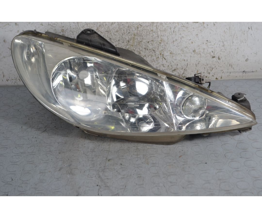 Faro Anteriore DX Peugeot 206 dal 2003 al 2012 Cod 9628666780 1693469012968 Faro Anteriore DX Peugeot 206 dal 2003 al 2012 Cod 9628666780 1693469012968