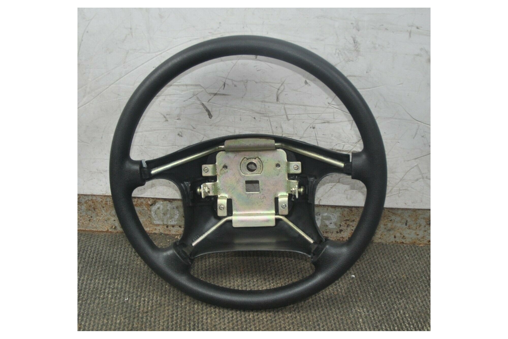 Volante sterzo guida Tata Safari dal 1998 al 2011 cod : 271968900150  2411111137437