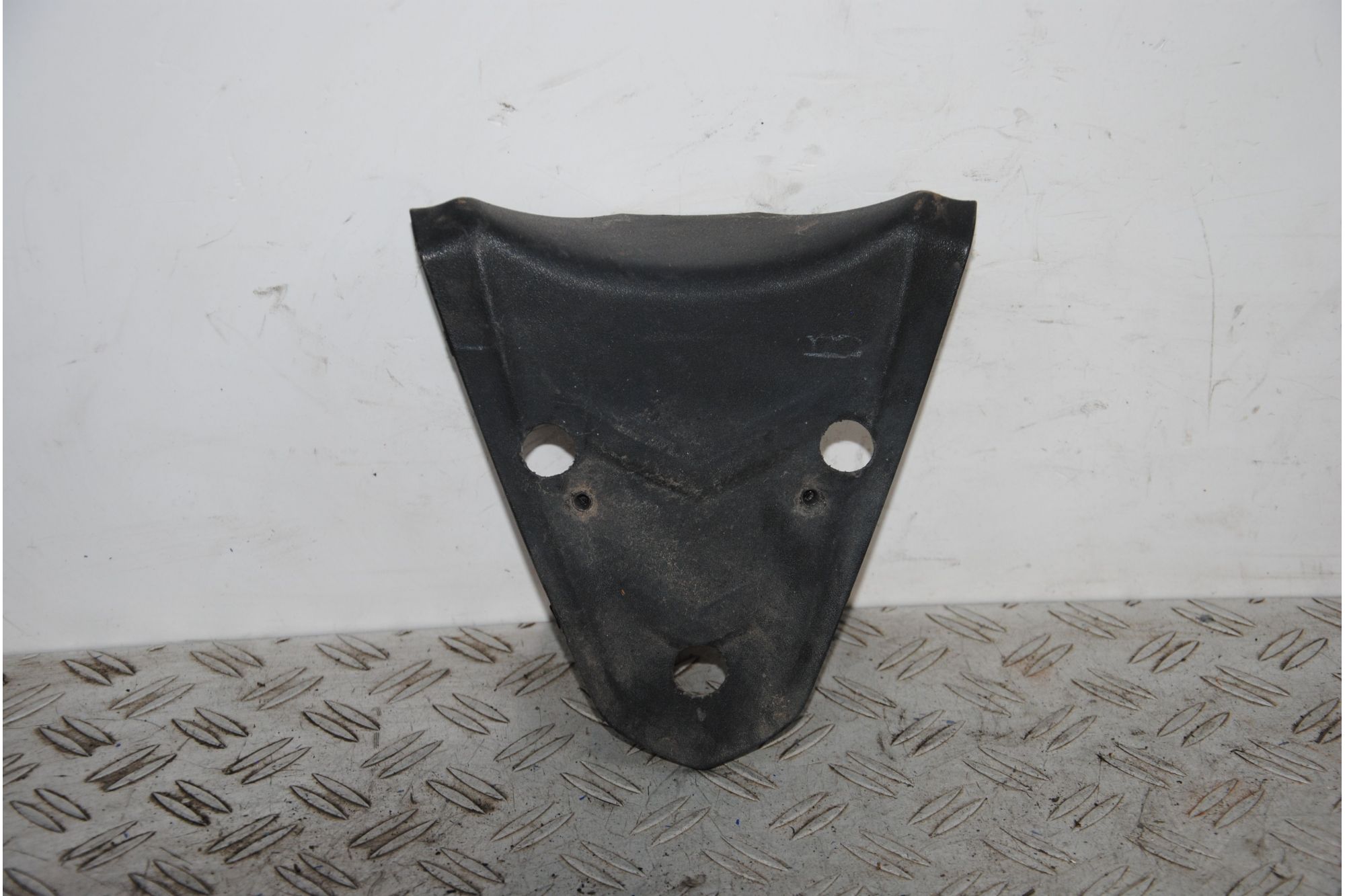 Carena Piastra Maniglione Portapacchi Piaggio Liberty 150 dal 2004 al 2016 COD Piaggio 655744  1693909803088