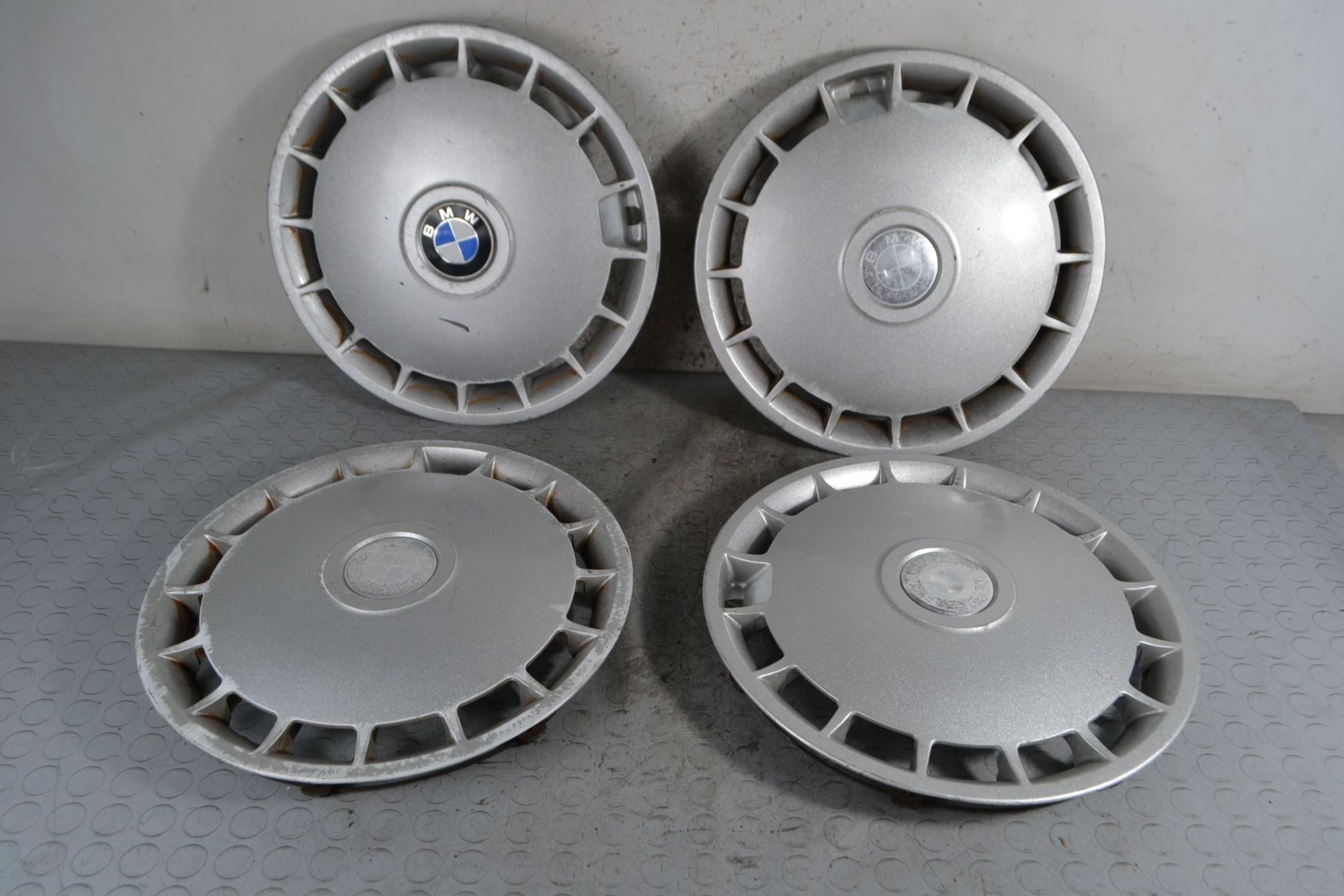 Borchie copri cerchi R15 Bmw Serie 3 E30 Dal 1982 al 1992 Cod 8613-11787781  1693989264656