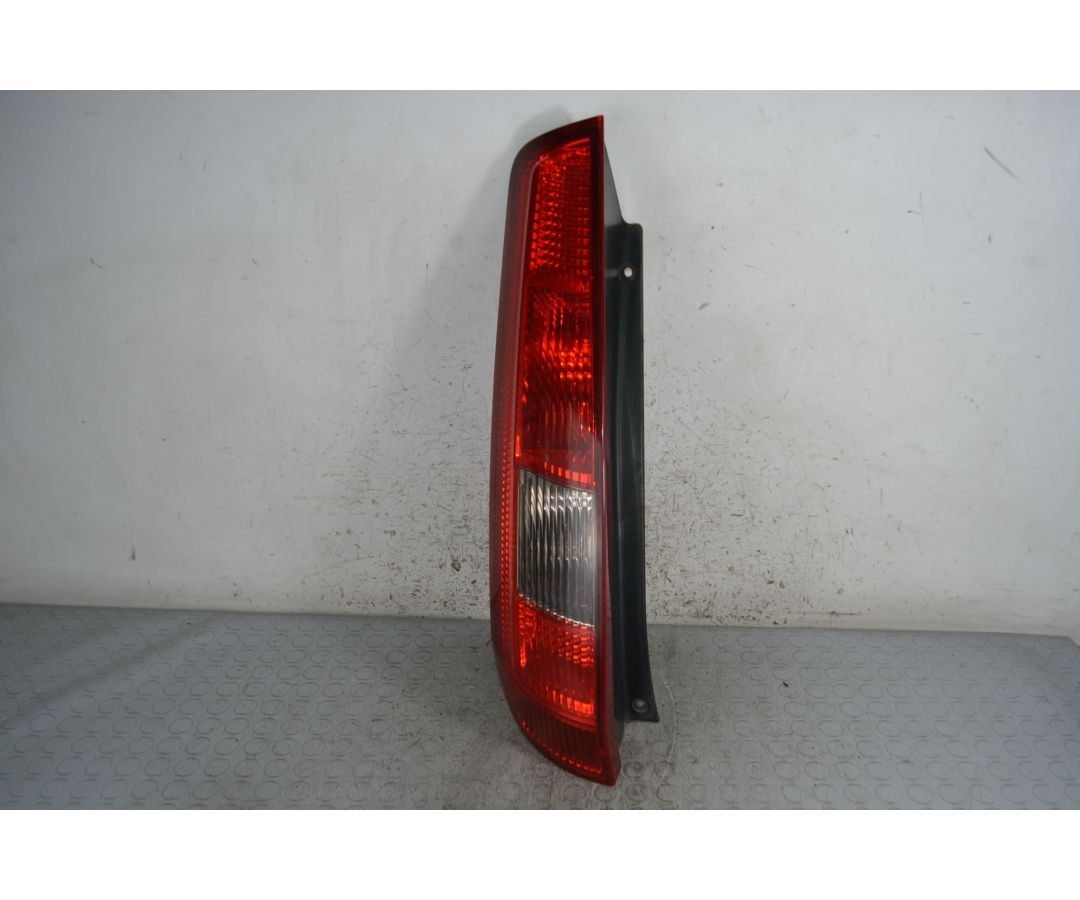 Fanale Stop Posteriore SX Ford Fiesta V 3 porte dal 2002 al 2006 Cod 2s61-19n001-ad 1694074230815 Fanale Stop Posteriore SX Ford Fiesta V 3 porte dal 2002 al 2006 Cod 2s61-19n001-ad 1694074230815