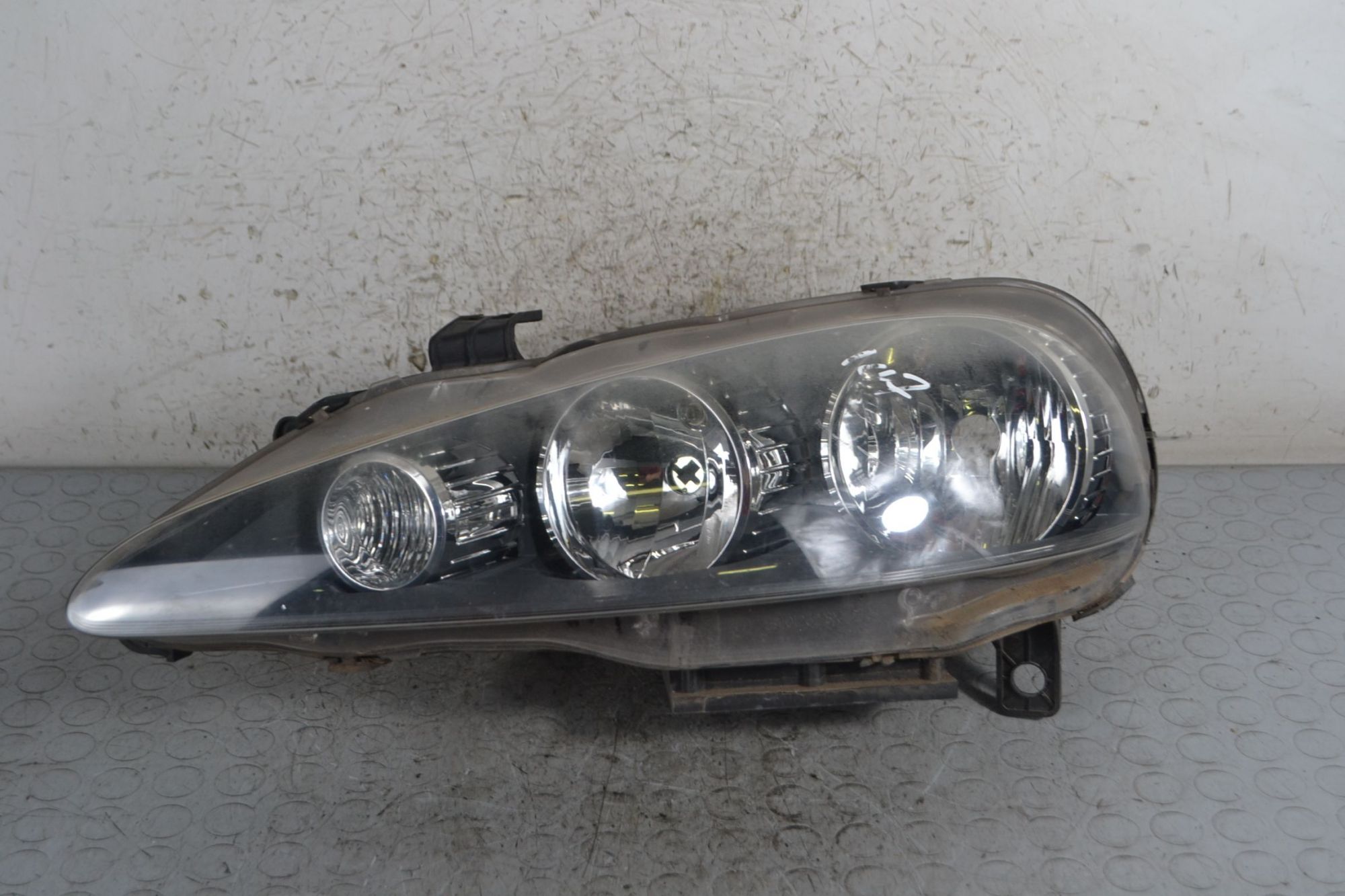 Faro Anteriore SX Alfa Romeo 147 dal 2005 al 2010  1694438195170