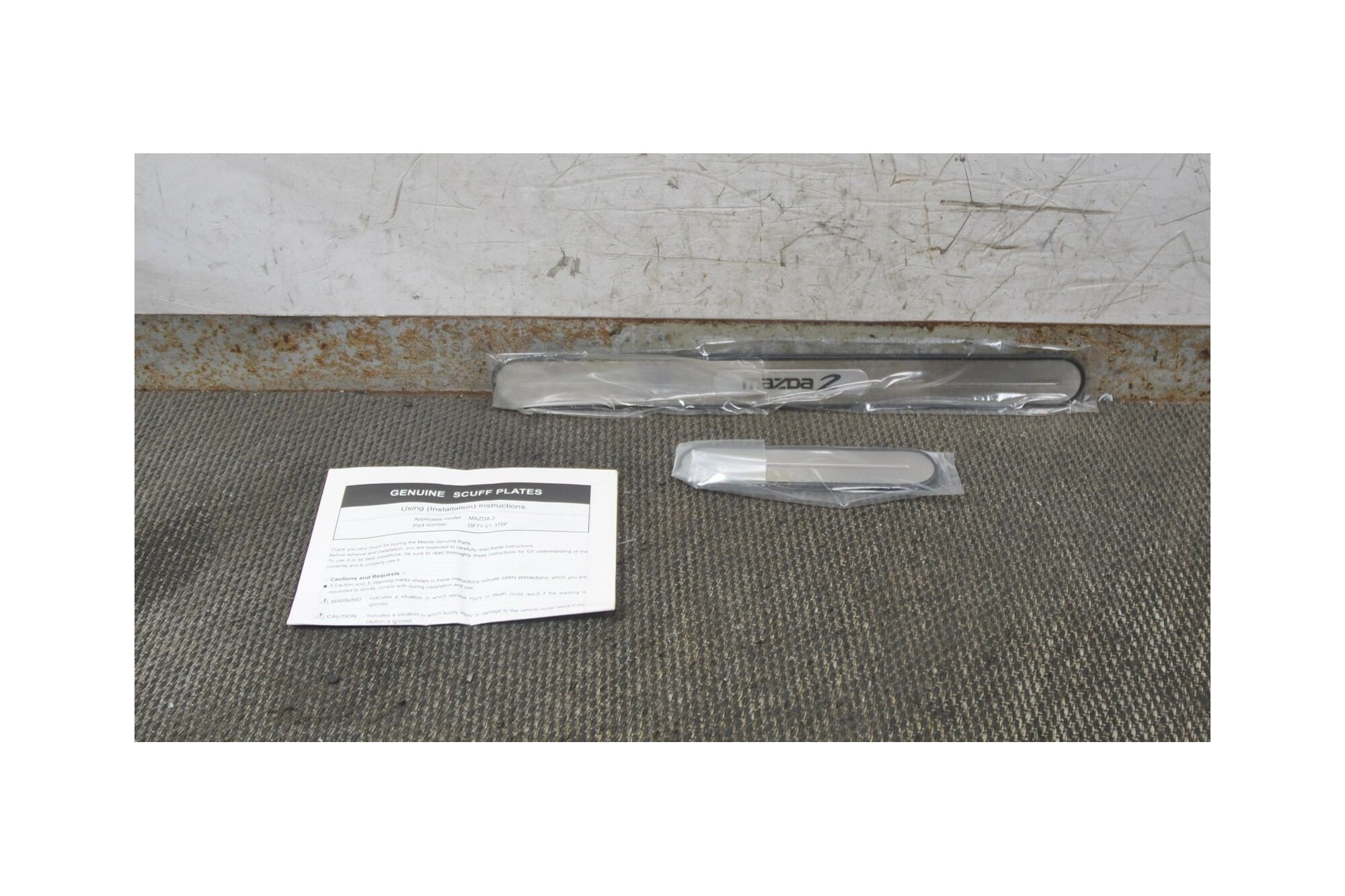 Set battitacco ( 4 sportelli ) Mazda 2 dal 2007 al 2014 ORIGINALE cod : DF71-V1-  2411111136010