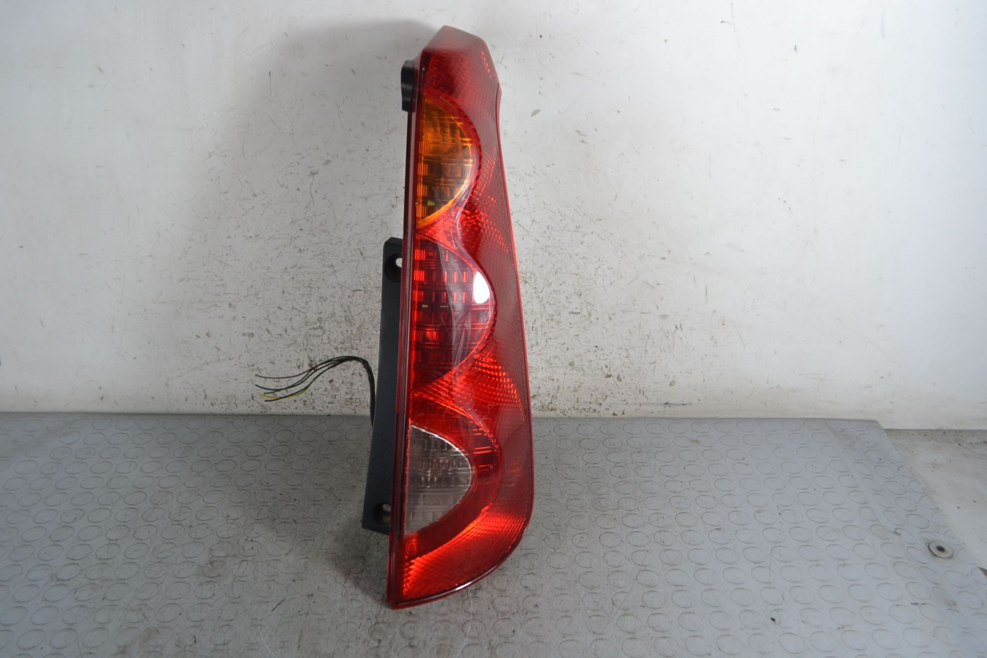 Fanale Stop Posteriore Inferiore DX Nissan Note dal 2004 al 2013 Cod 265509U000  1694590181721
