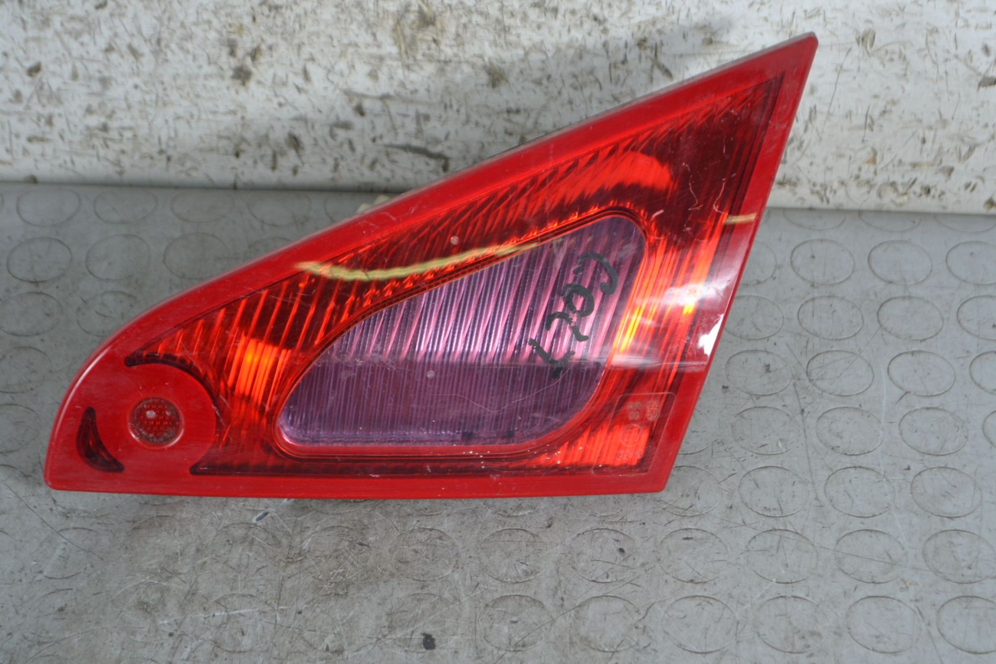 Fanale Stop Posteriore Interno DX Mitsubishi Colt CZ3 dal 2004 al 2012 cOD 8336A042  1694675988542