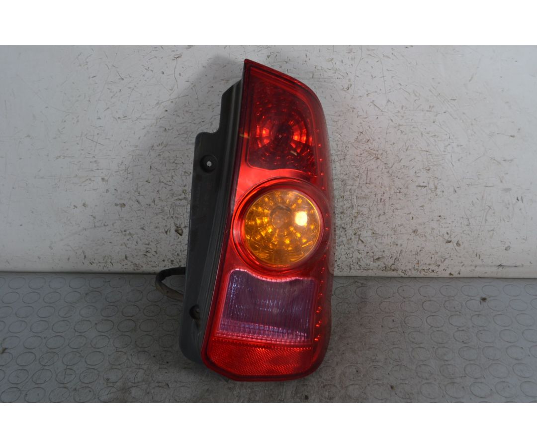 Fanale Stop Posteriore DX Mitsubishi Space Star dal 2001 al 2005 1694686111915 Fanale Stop Posteriore DX Mitsubishi Space Star dal 2001 al 2005 1694686111915