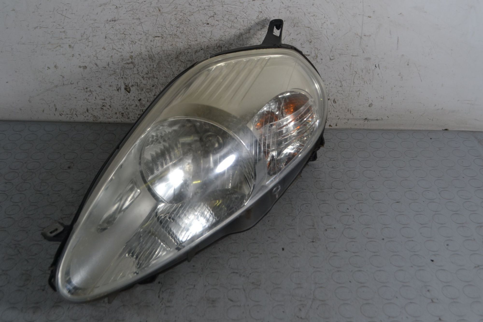 Faro Anteriore SX Fiat Grande Punto dal 2005 al 2018 Cod 08-661-1147l  1695031705452