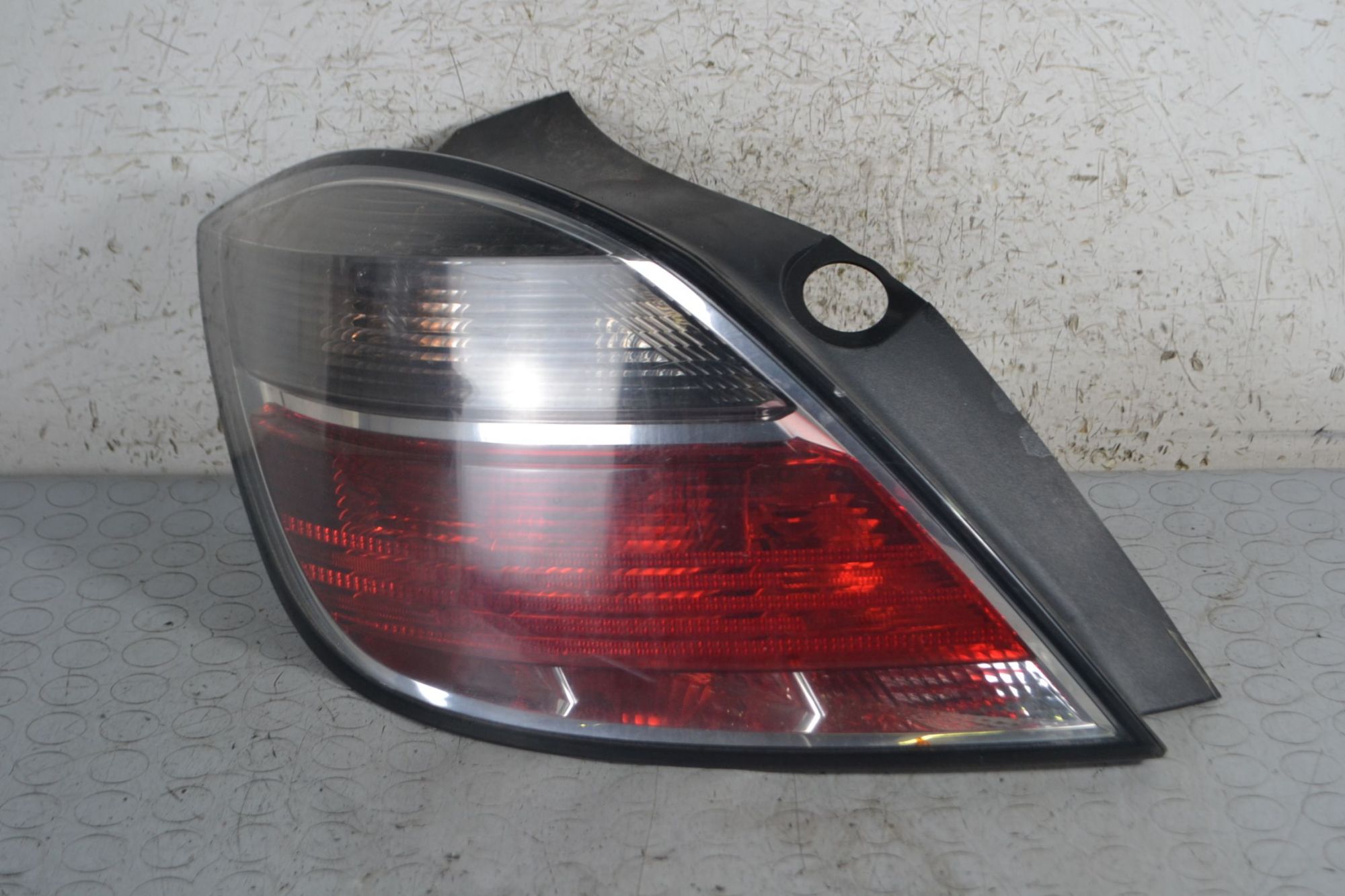 Fanale stop posteriore SX Opel Astra H 5p Dal 2004 al 2011 Cod 13222324  1695033887064