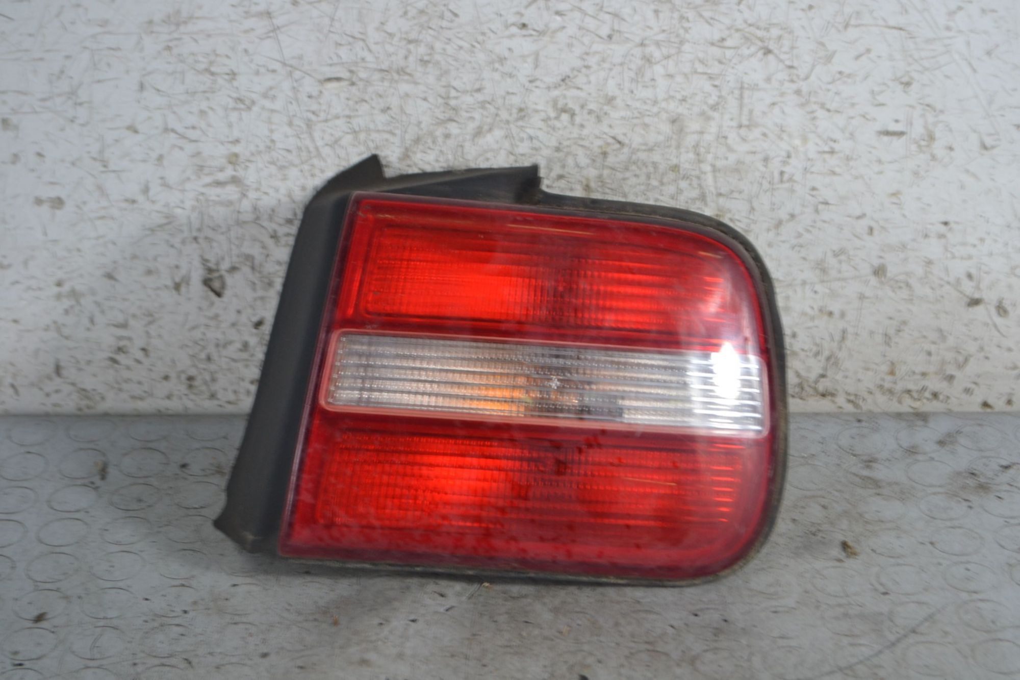 Fanale Stop Posteriore Esterno DX Lancia Kappa dal 1994 al 2001 cod 7780142  1695117454168