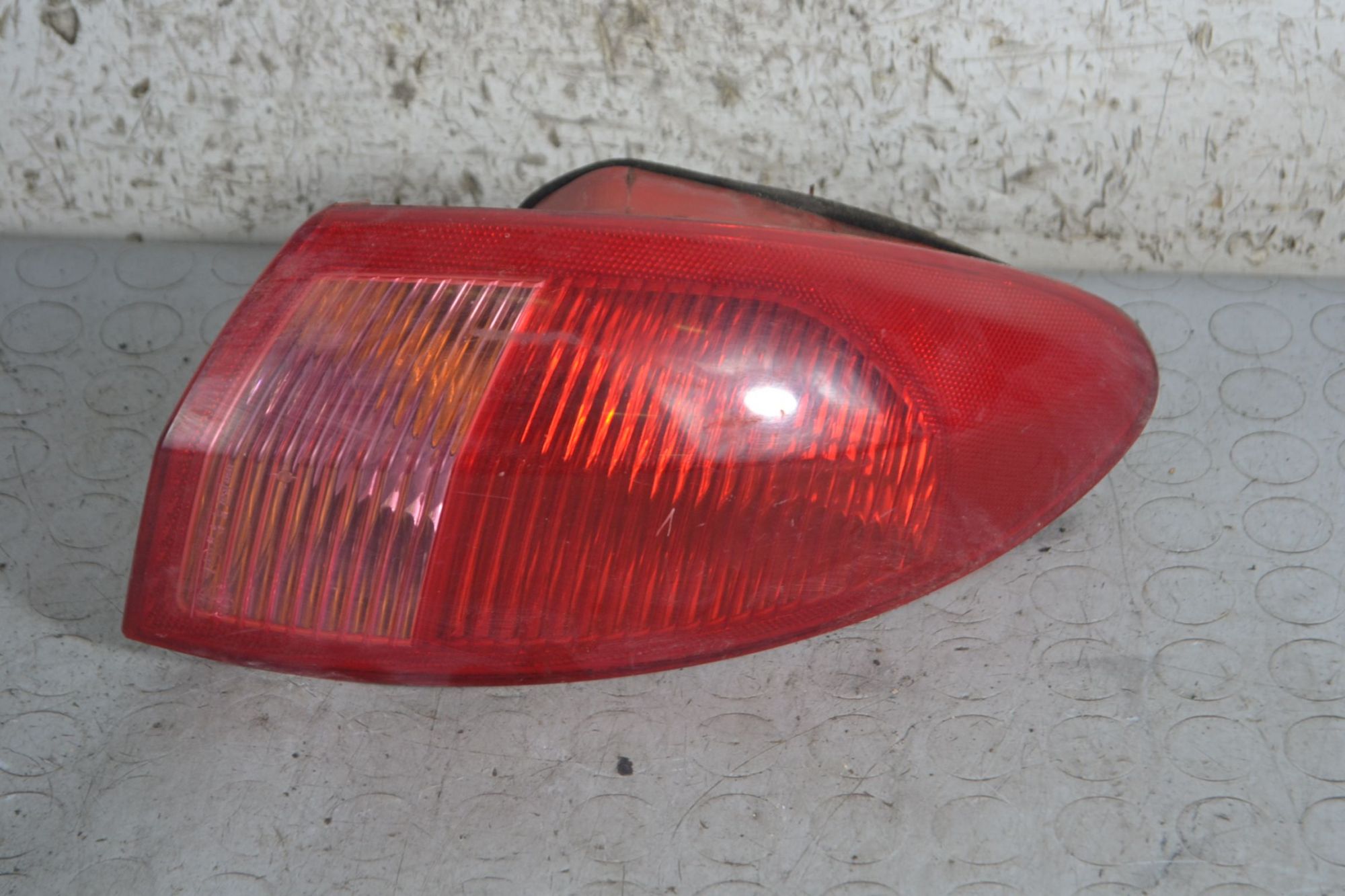 Fanale Stop Posteriore Esterno DX Alfa Romeo 147 dal 2000 al 2010 Cod 46556347  1695132330638