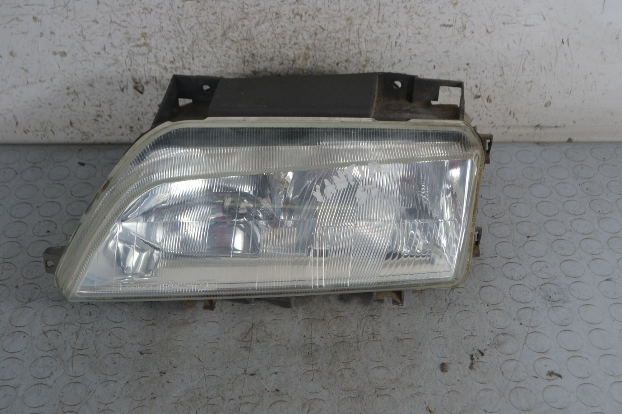 Faro Anteriore SX Citroen Xantia dal 1993 al 2002 Cod 6204R9  1695222912898