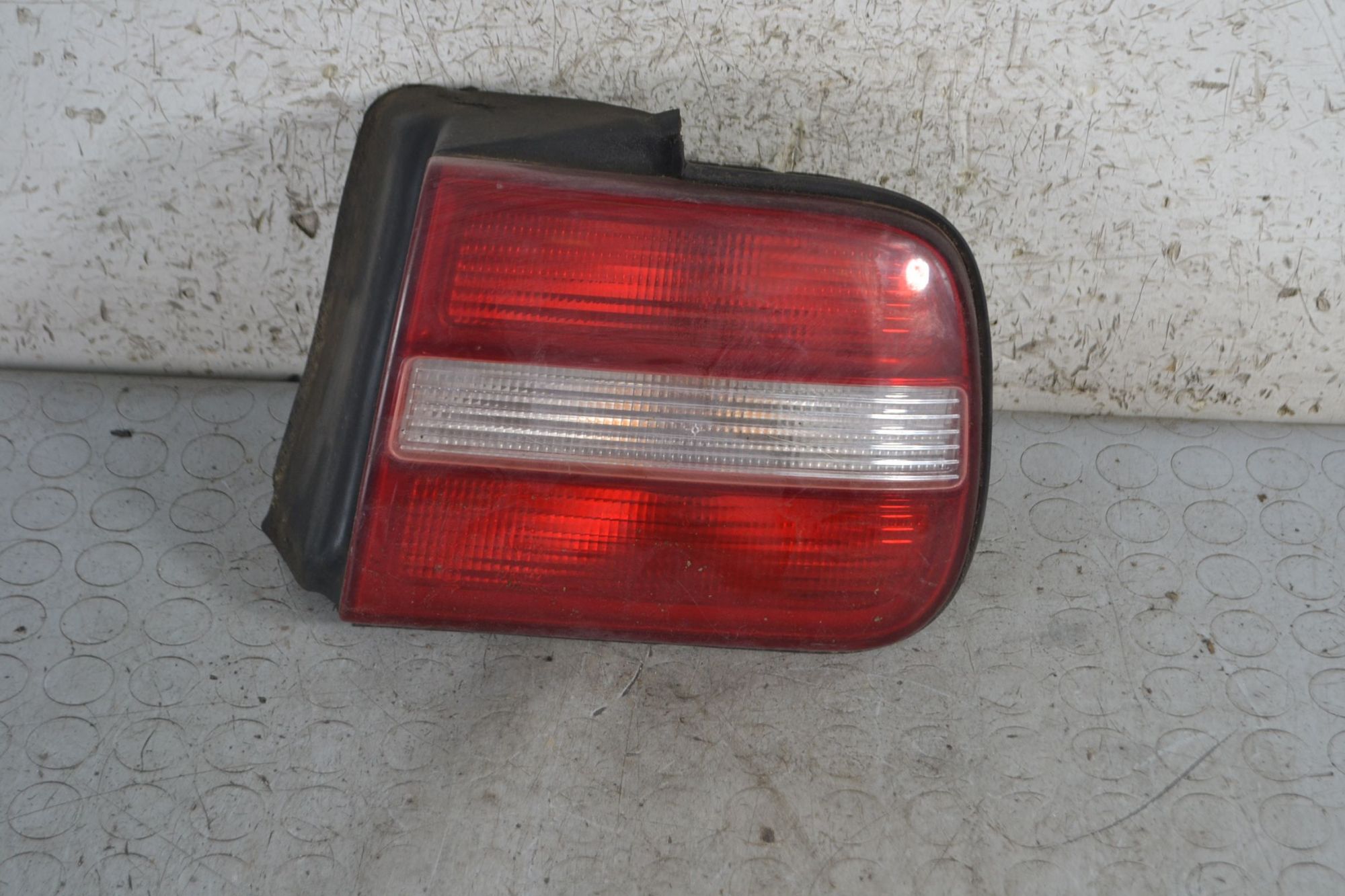 Fanale Stop Posteriore Esterno DX Lancia Kappa dal 1994 al 2001 Cod 7780142  1695281427241