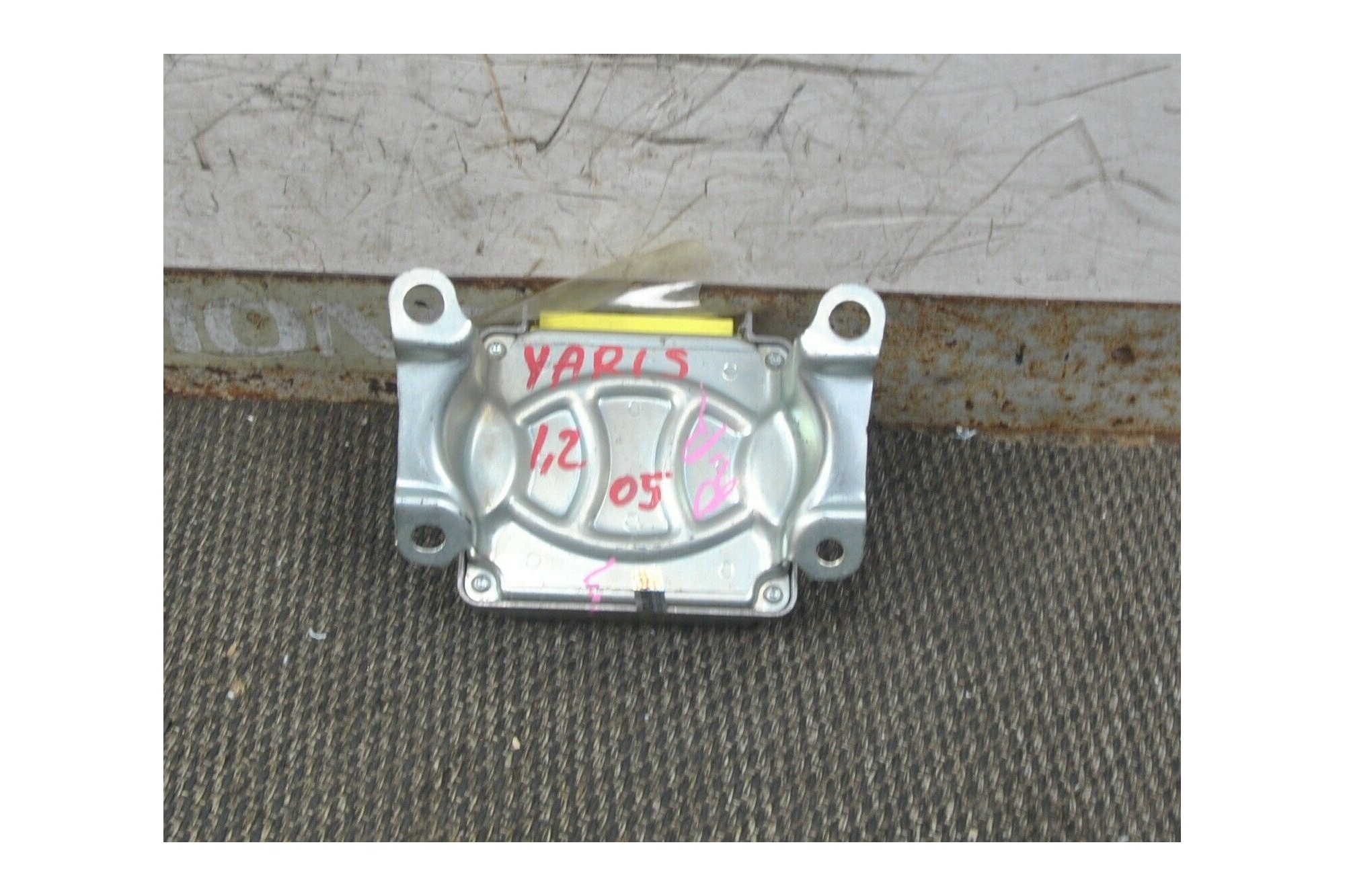 Centralina Airbag Toyota Yaris dal 2005 al a 2012 cod: 89170 - 0D100  2411111136232