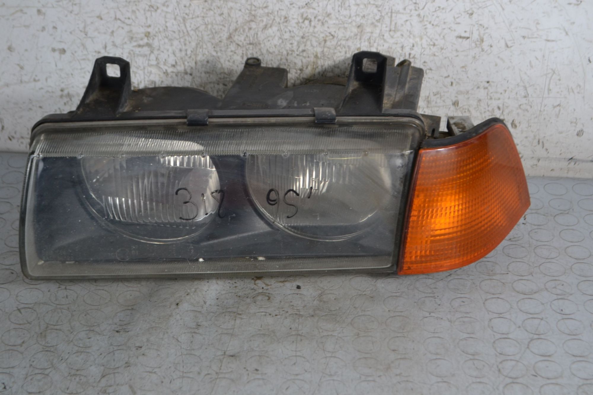 Faro Anteriore SX BMW Serie 3 E36 dal 1990 al 2000  1695632667937