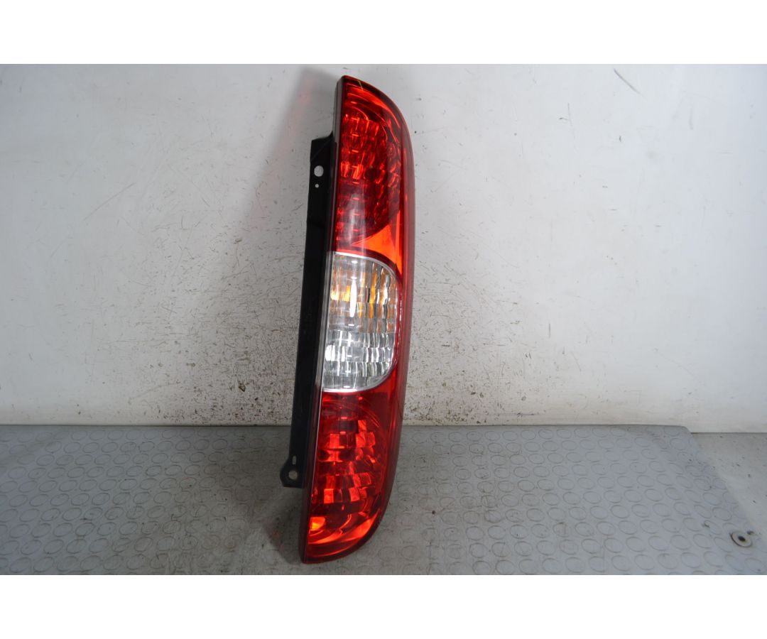 Fanale Stop posteriore DX Fiat Doblo dal 2004 al 2009 Cod 20110748 1695637517411 Fanale Stop posteriore DX Fiat Doblo dal 2004 al 2009 Cod 20110748 1695637517411