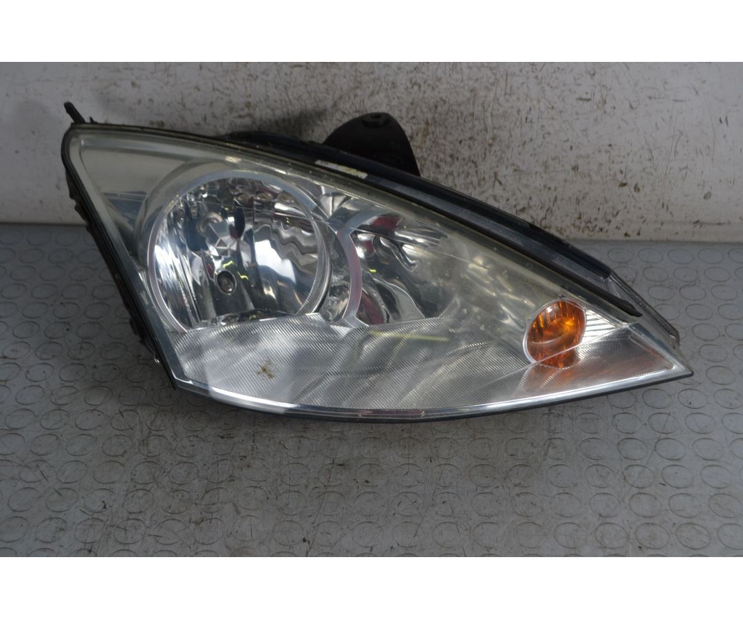 Faro Anteriore DX Ford Focus I dal 2001 al 2005 Cod 2m51-13w029-bg 1695638021603 Faro Anteriore DX Ford Focus I dal 2001 al 2005 Cod 2m51-13w029-bg 1695638021603