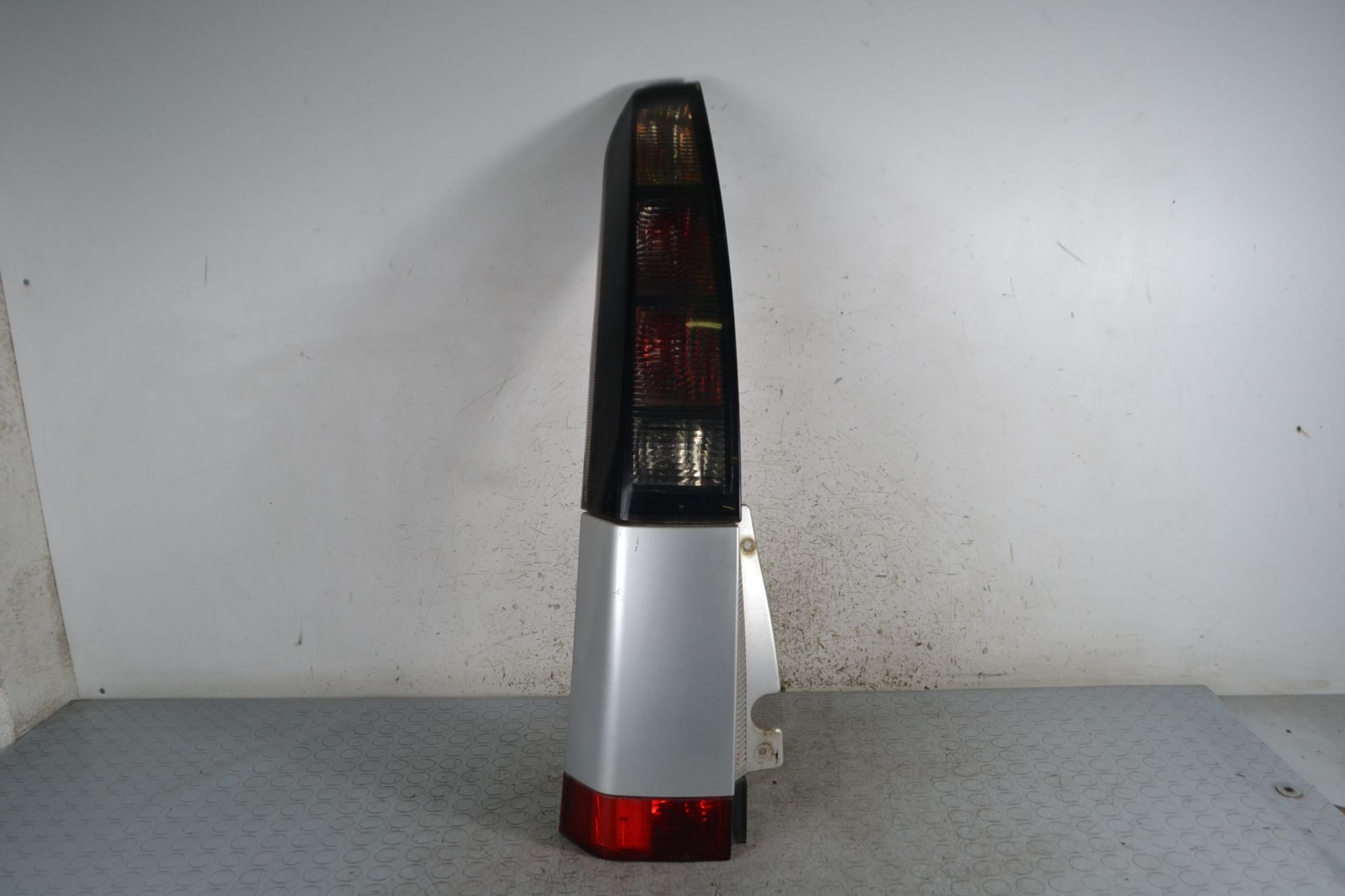 Fanale Stop Posteriore e Fendinebbia Posteriore SX Opel Meriva A dal 2003 al 2010 Cod 93187879  1695644741076