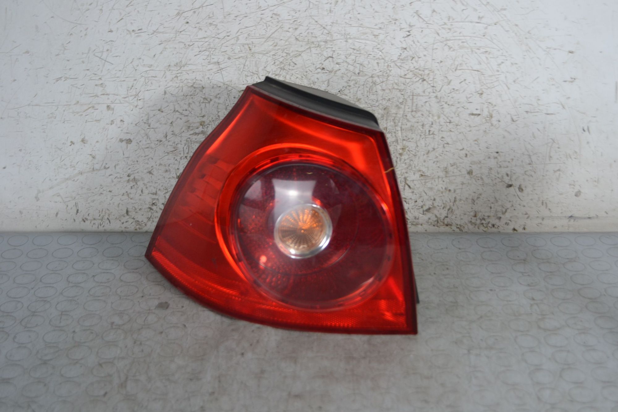 Fanale Stop Posteriore Esterno SX Volkswagen Golf V dal 2003 al 2008 Cod 1K6945095Q  1695651128259