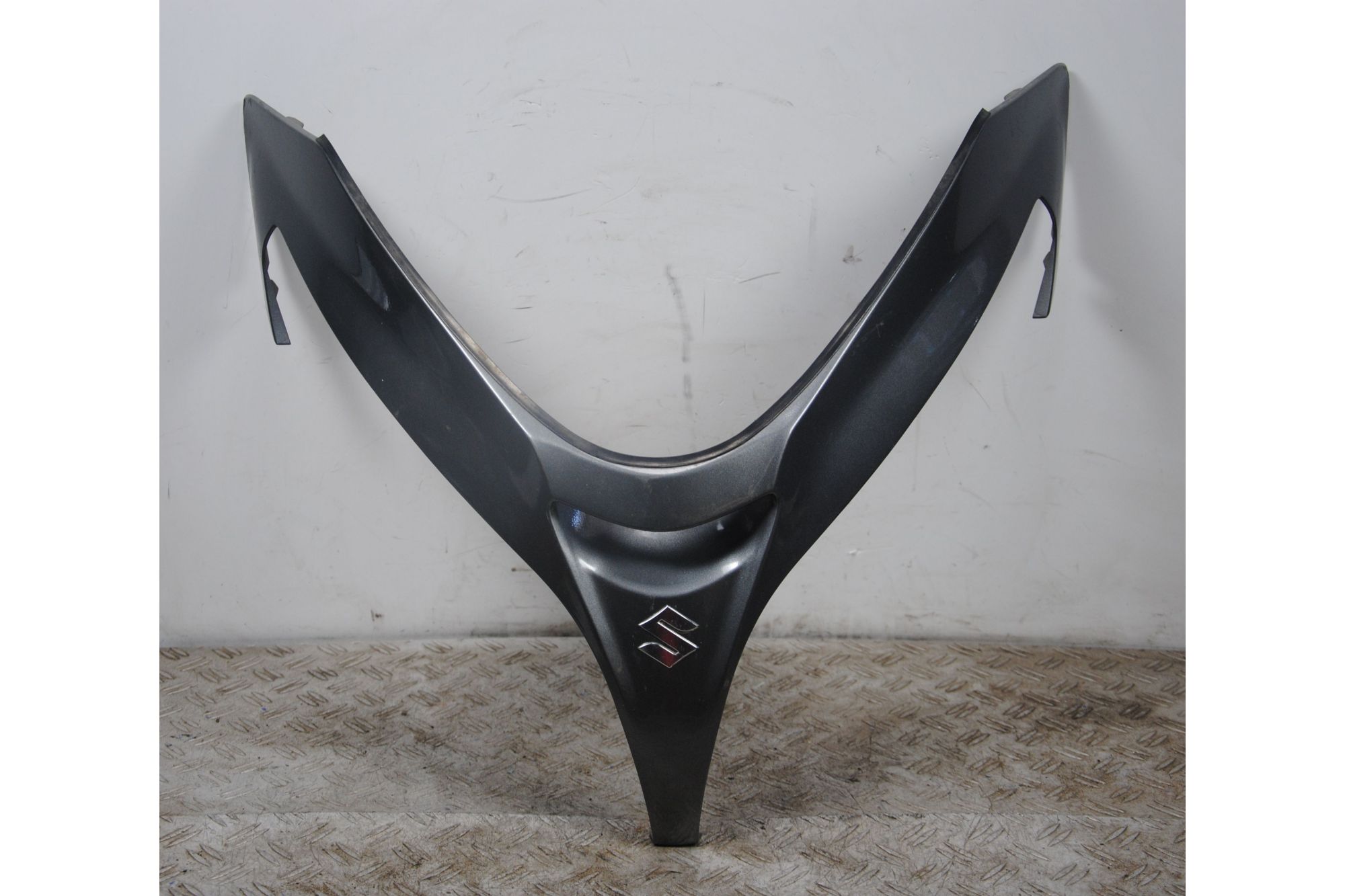 Carena Scudetto Boomerang Anteriore Suzuki Burgman 400 K7 dal 2007 al 2013 COD 48131-05H0  1696326752120