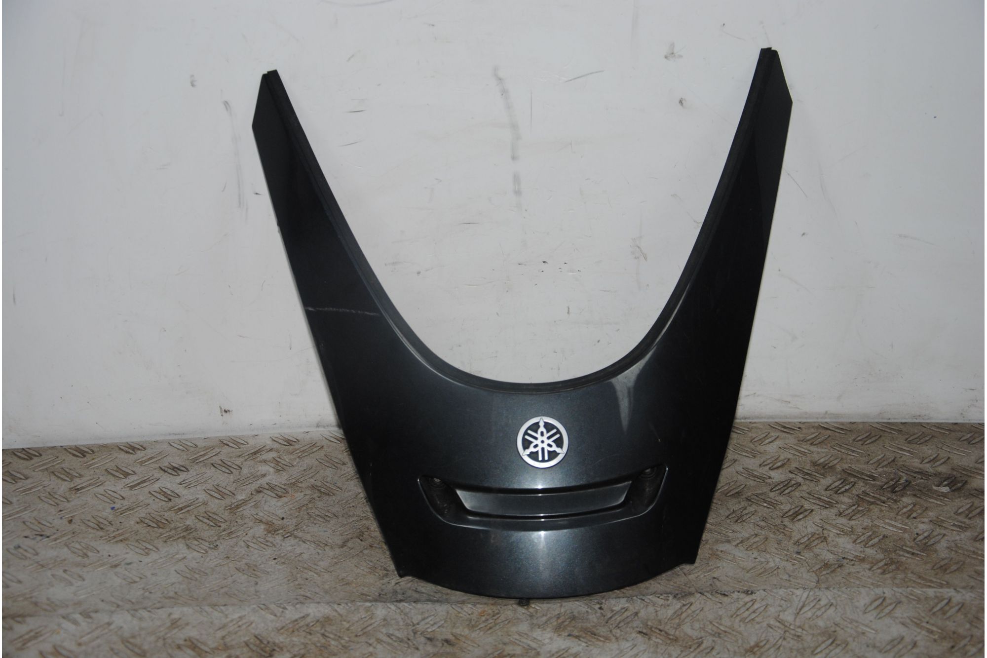 Carena Scudetto Boomerang Anteriore Yamaha Majesty 250 DX dal 1998 al 2002 COD 4HC-28345-00  1696329404125