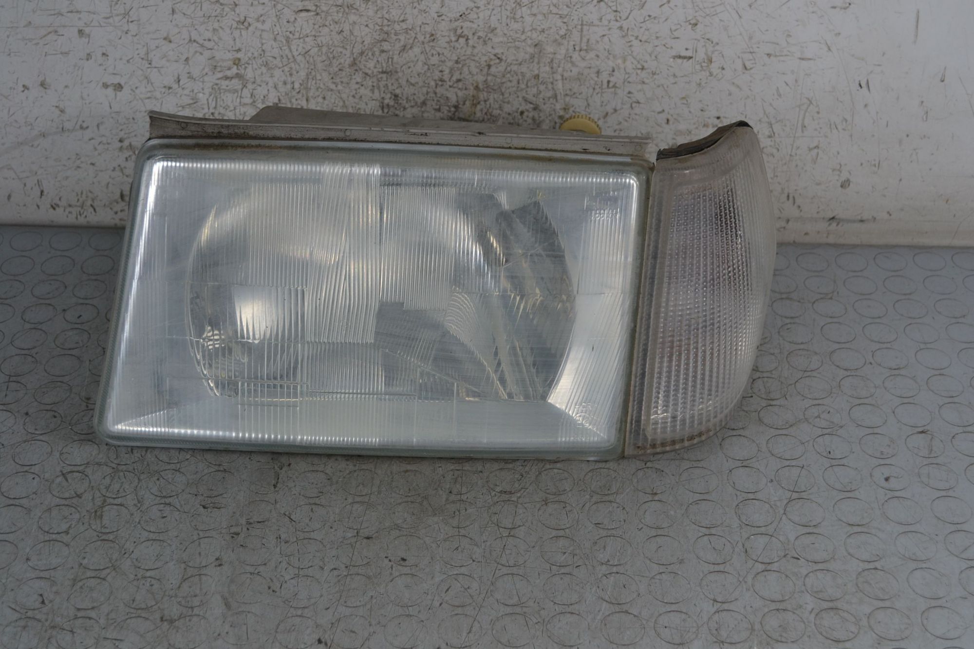 Faro Anteriore SX Lancia Thema dal 1984 al 1989  1696413444761