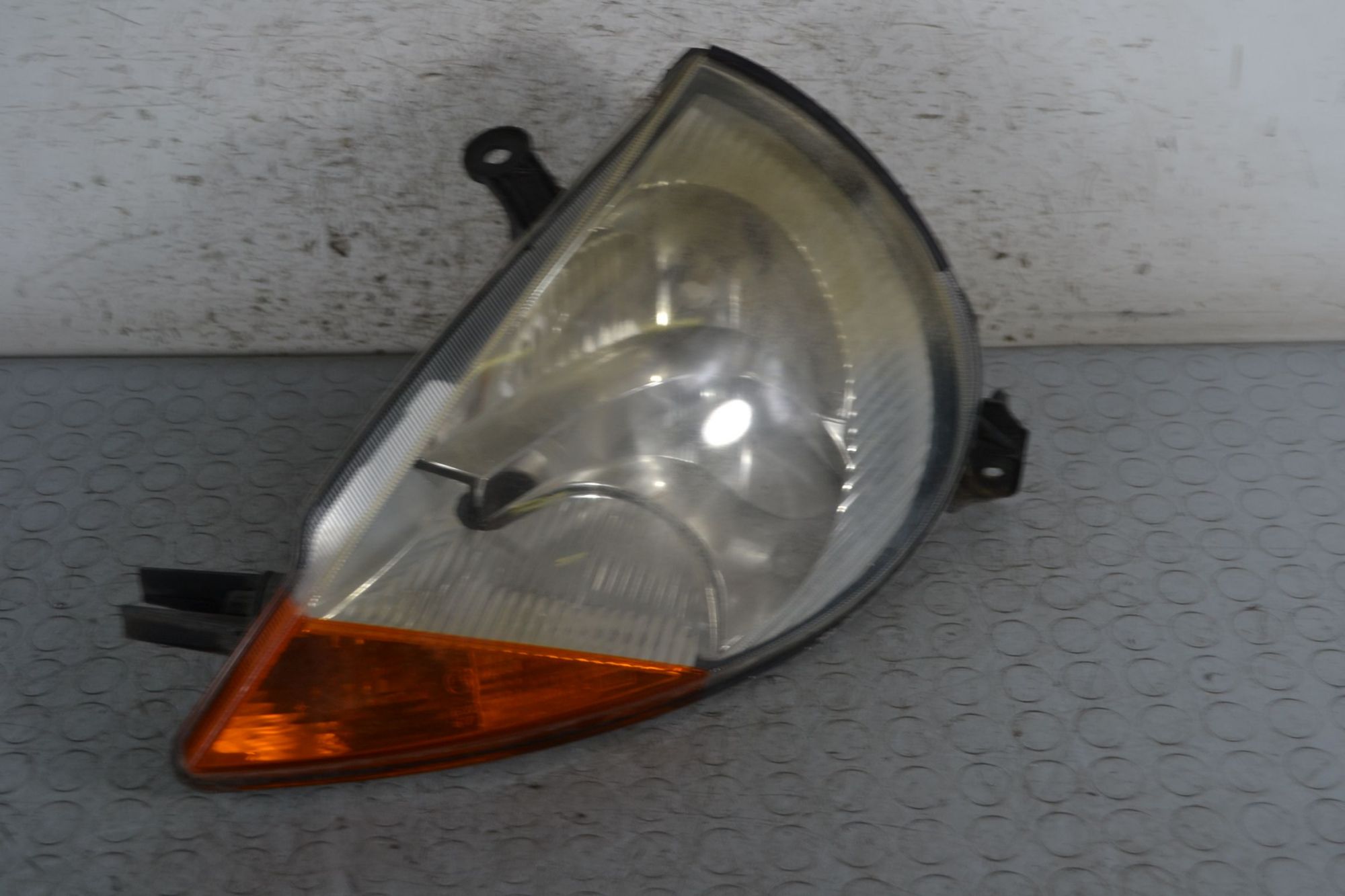 Faro Anteriore SX Ford Ka I dal 1996 al 2008 Cod 1079425  1696414704154