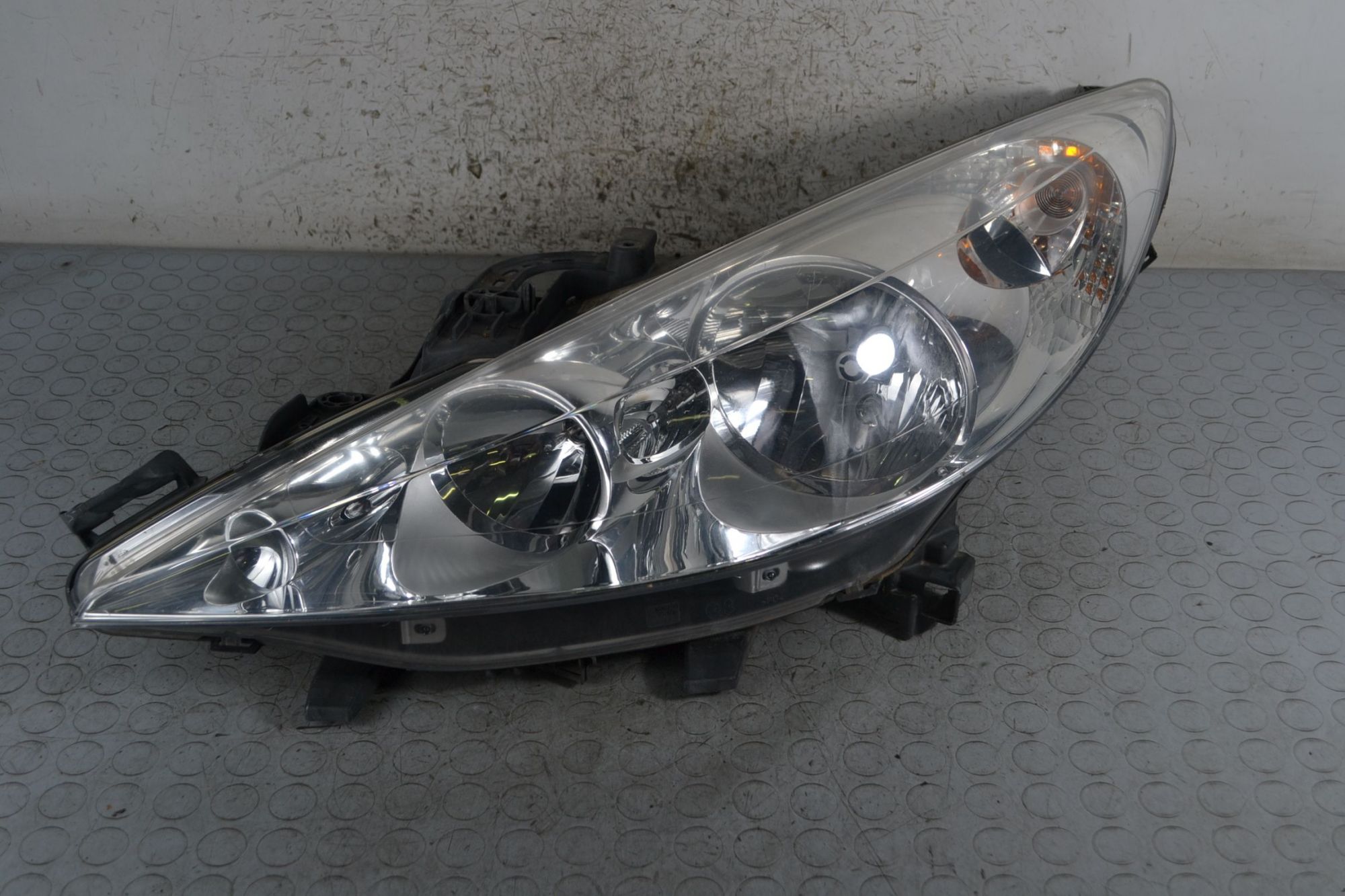 Faro Anteriore SX Peugeot 207 dal 2006 al 2015 Cod 9649986280  1696432352085