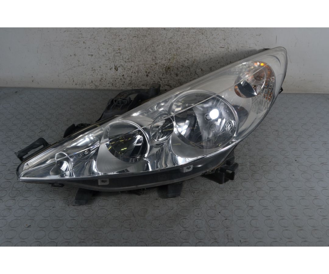 Faro Anteriore SX Peugeot 207 dal 2006 al 2015 Cod 9649986280 1696432352085 Faro Anteriore SX Peugeot 207 dal 2006 al 2015 Cod 9649986280 1696432352085