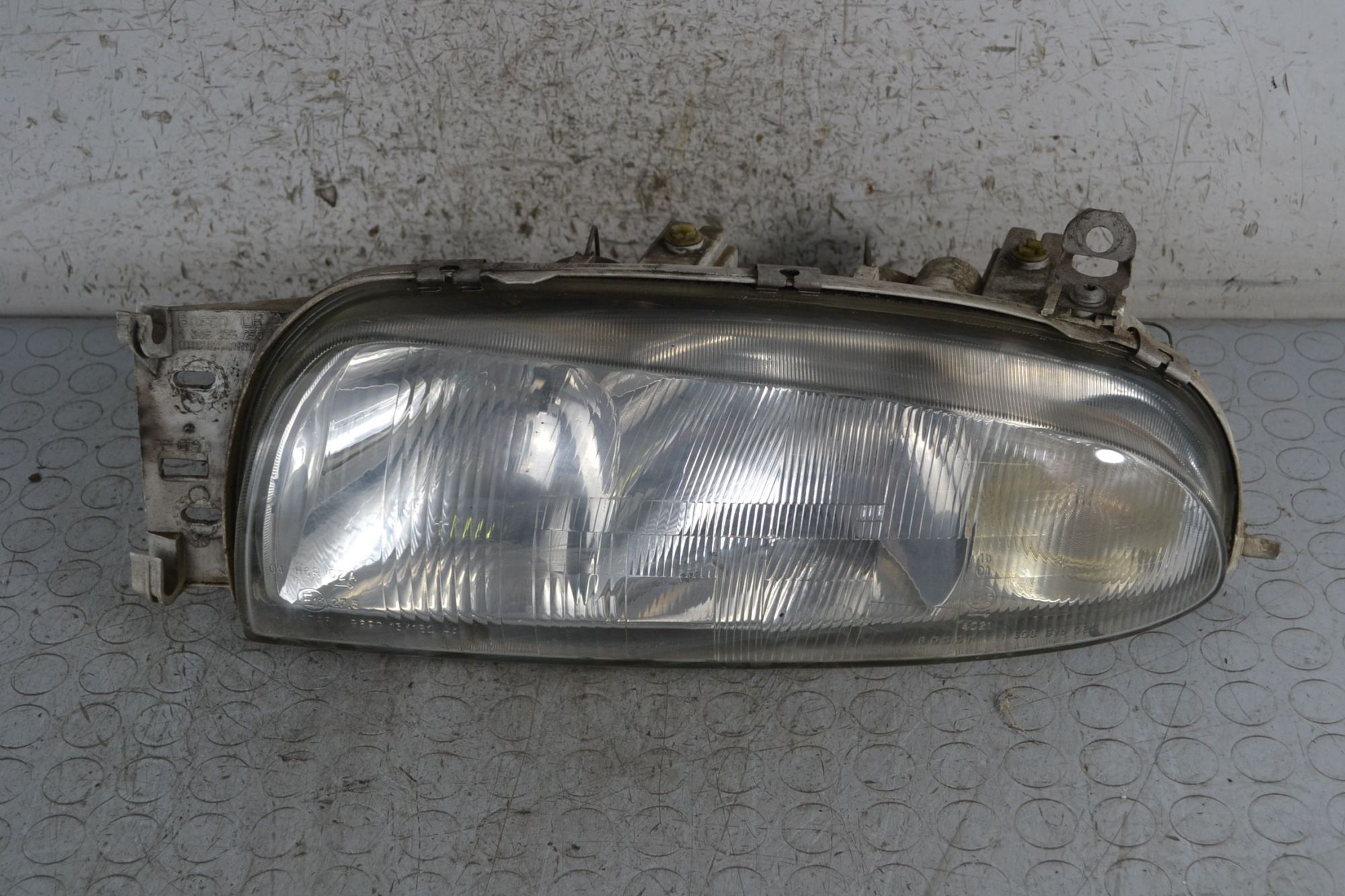 Faro Anteriore SX Ford Fiesta IV dal 1995 al 2002 Cod 0301049003  1696493675437