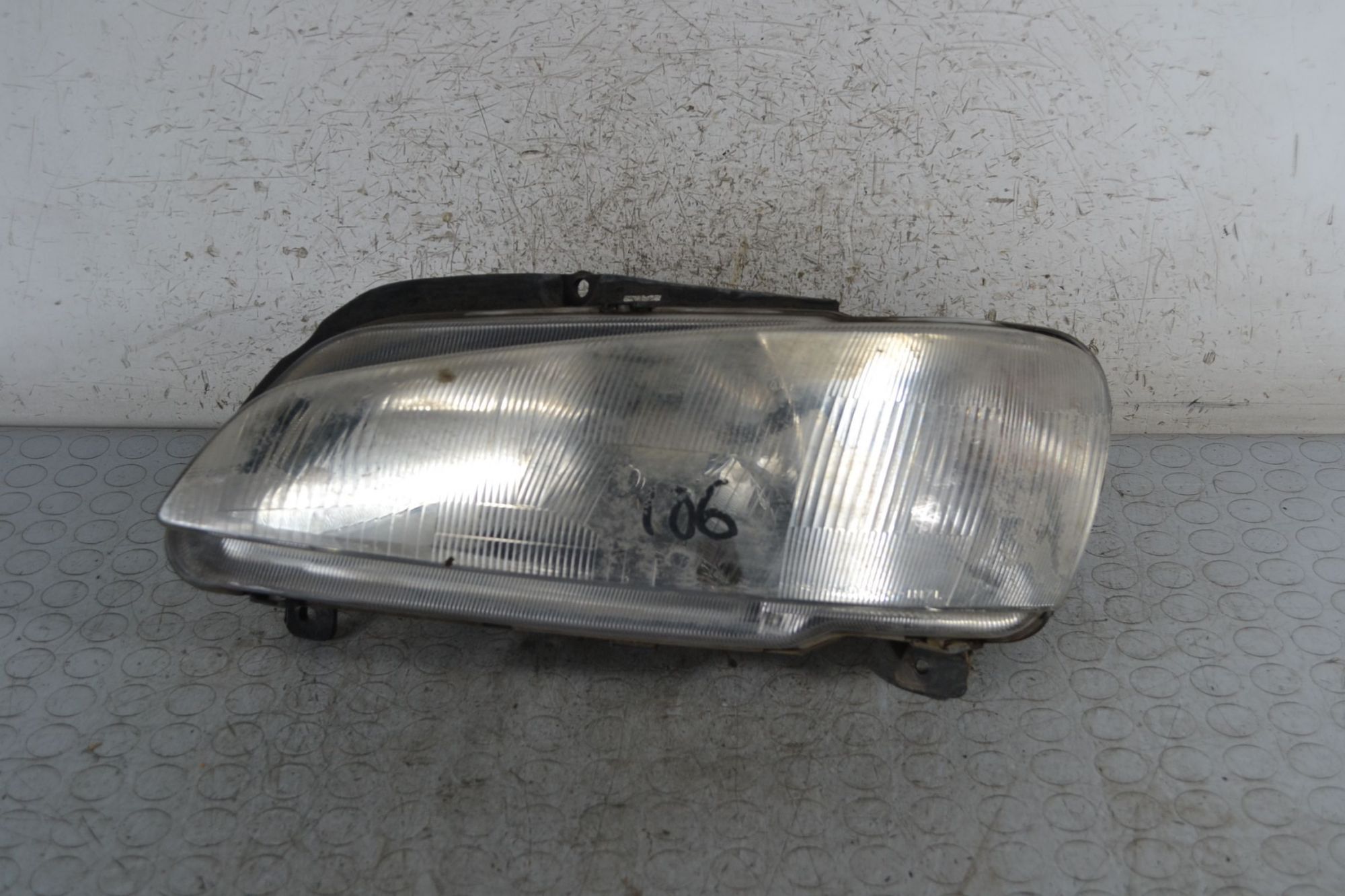 Faro Anteriore SX Peugeot 106 dal 1996 al 2004  1696496401927