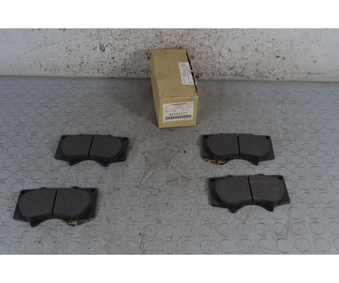 Kit Pastiglie Freno Anteriori Mitsubishi Pajero IV dal 2006 al 2021 Cod 4605a472  1696516586399