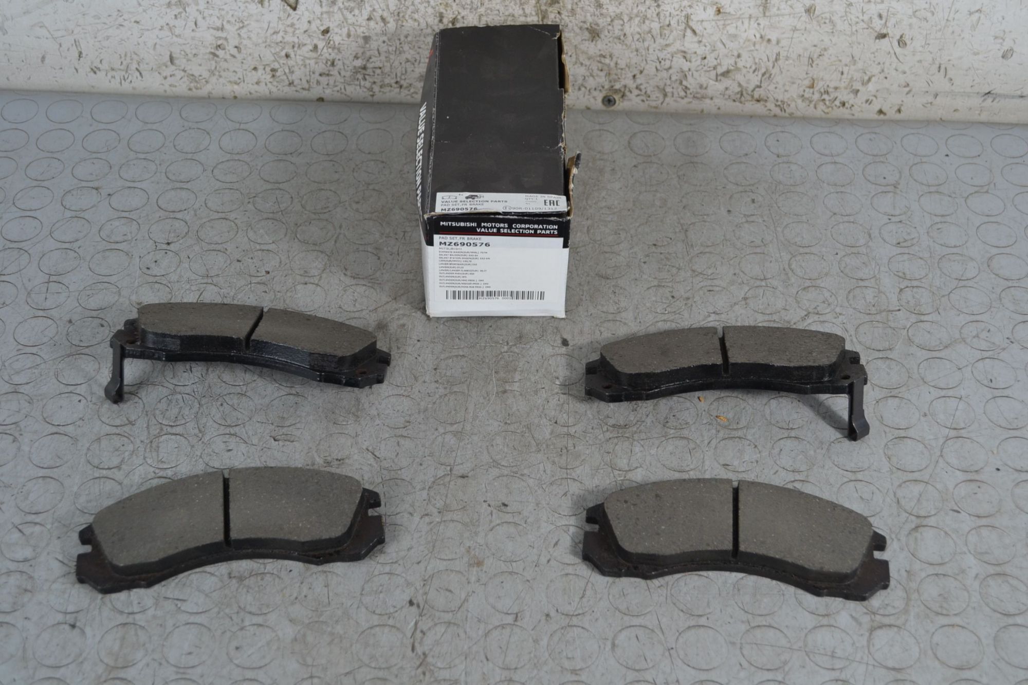 Kit Pastiglie Freno Anteriori Mitsubishi Outlander dal 2013 al 2021 Cod mz690576  1696517348163
