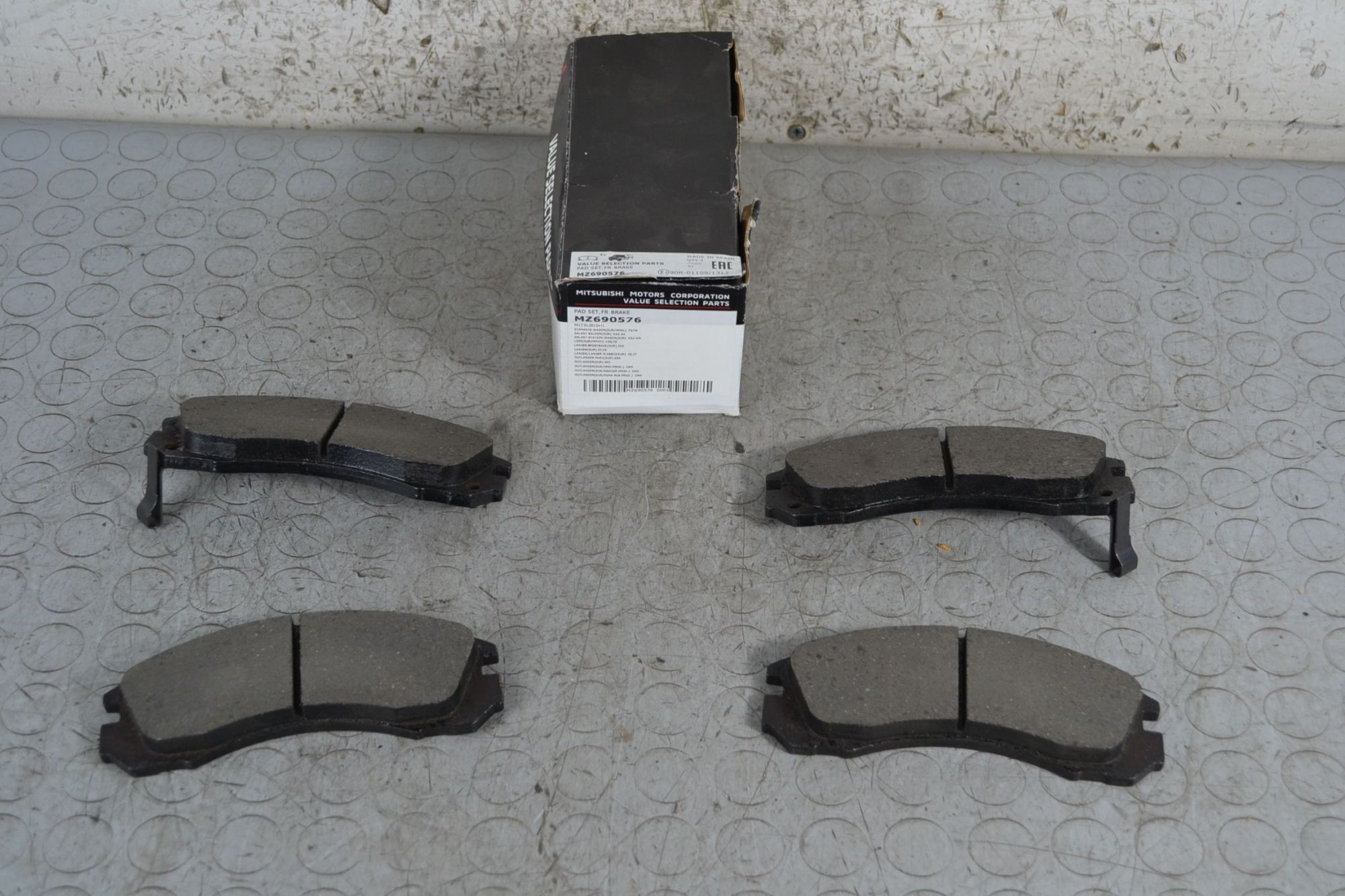 Kit Pastiglie Freno Anteriori Mitsubishi Space Runner Dal 1997 al 2002 Cod MZ690576  1696517348163
