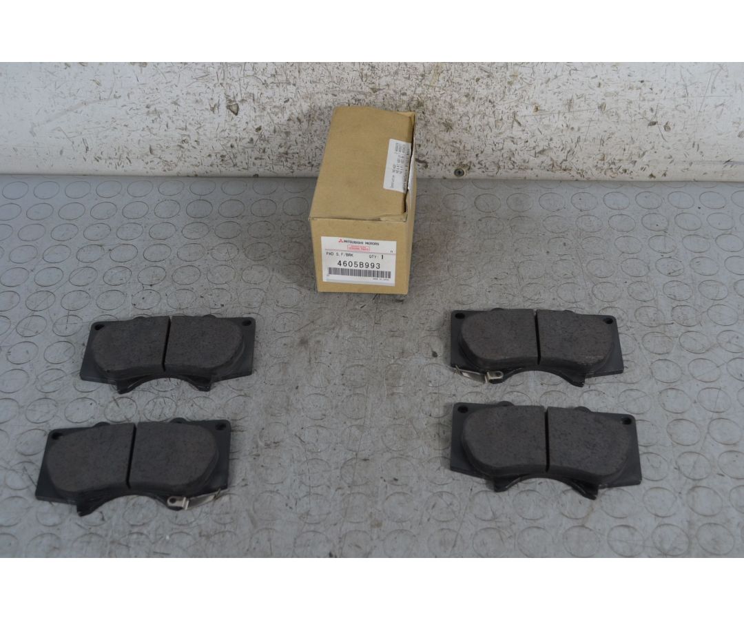 Kit Pastiglie Freno Anteriori Mitsubishi Pajero dal 2006 2016 Cod 4605b993  1696577822146