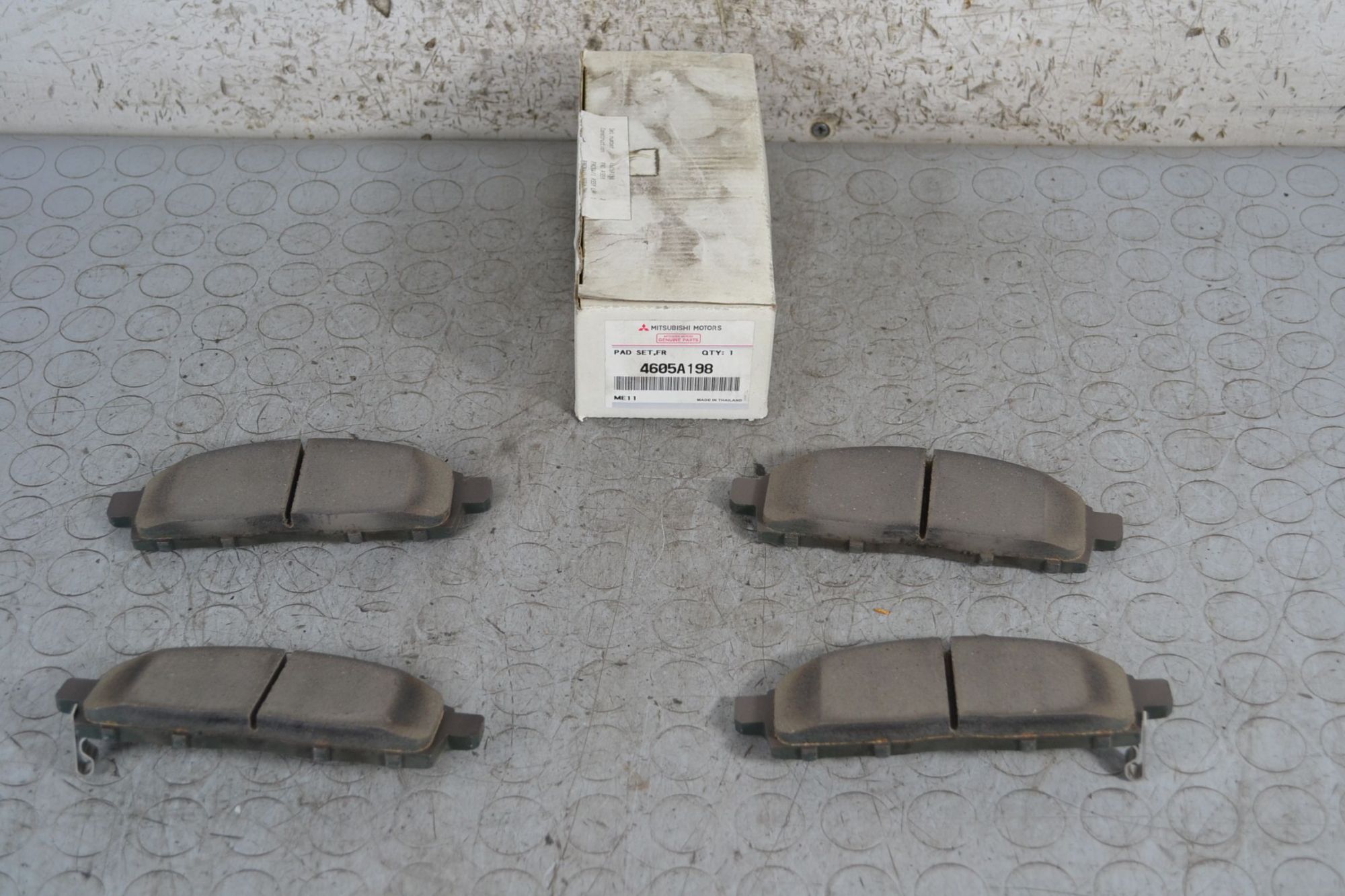 Set Pastiglie Freno Anteriori Mitsubishi L200 dal 2005 al 2015 Cod 4605a198  1696579418606