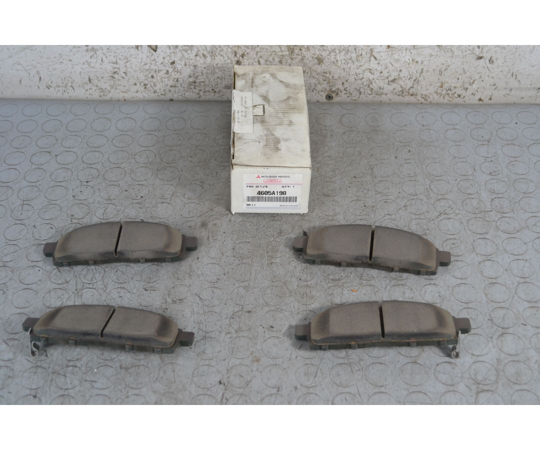 Set Pastiglie Freno Anteriori Mitsubishi L200 dal 2005 al 2015 Cod 4605a198  1696579418606