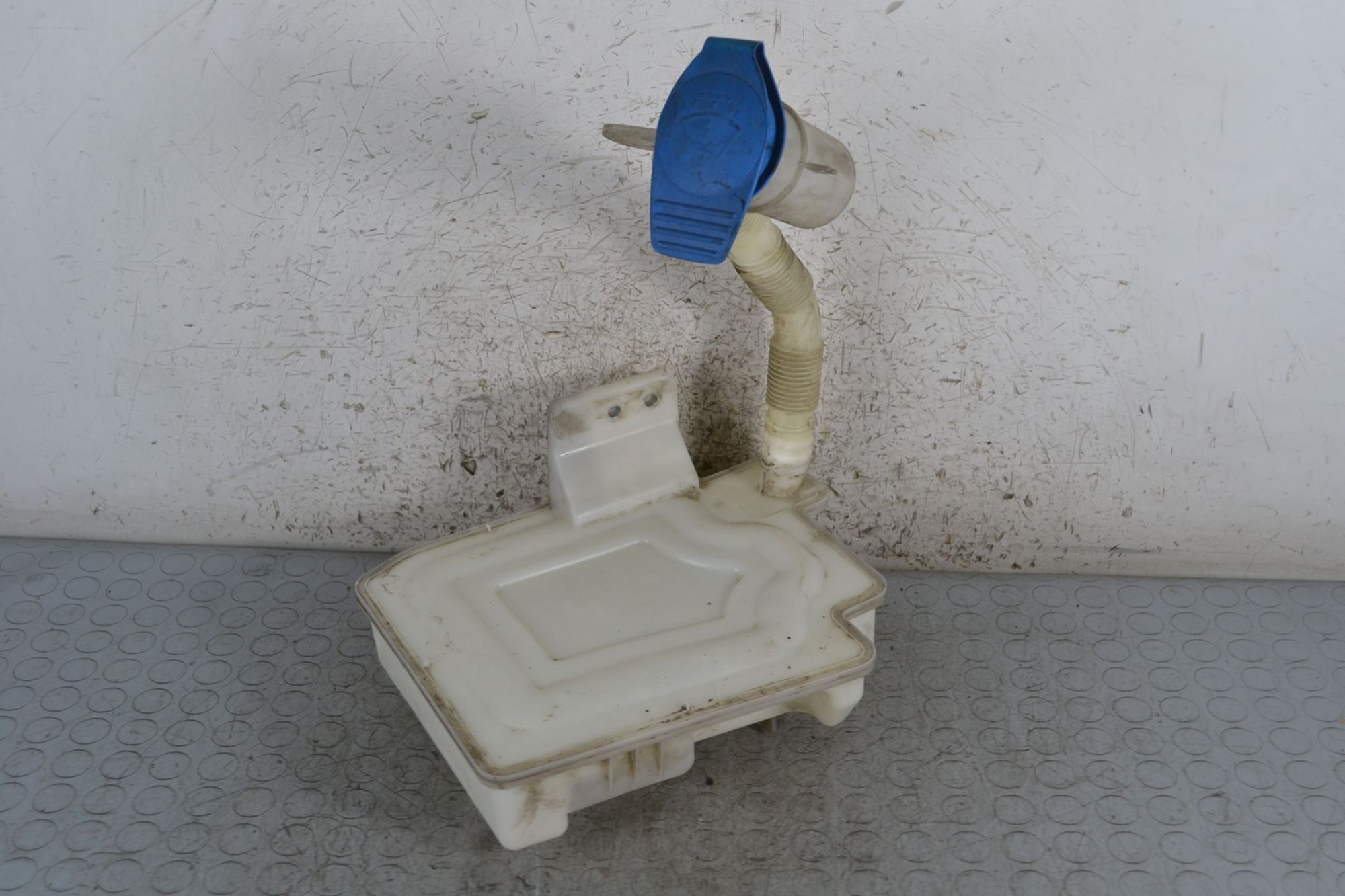 Vaschetta Acqua tergicristalli Volkswagen Golf V dal 2003 al 2009 Cod 1k0955453  1696602769064