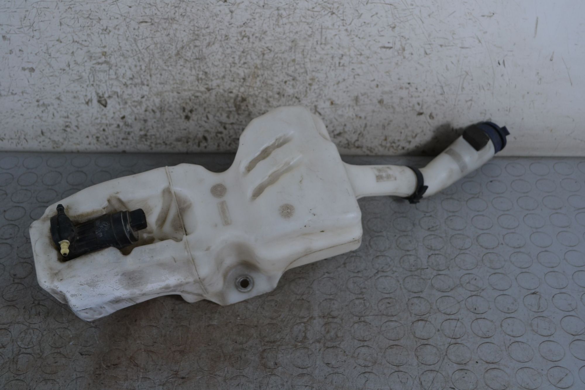 Vaschetta acqua tergicristalli Fiat 500 Dal 2007 in poi  1696604577100