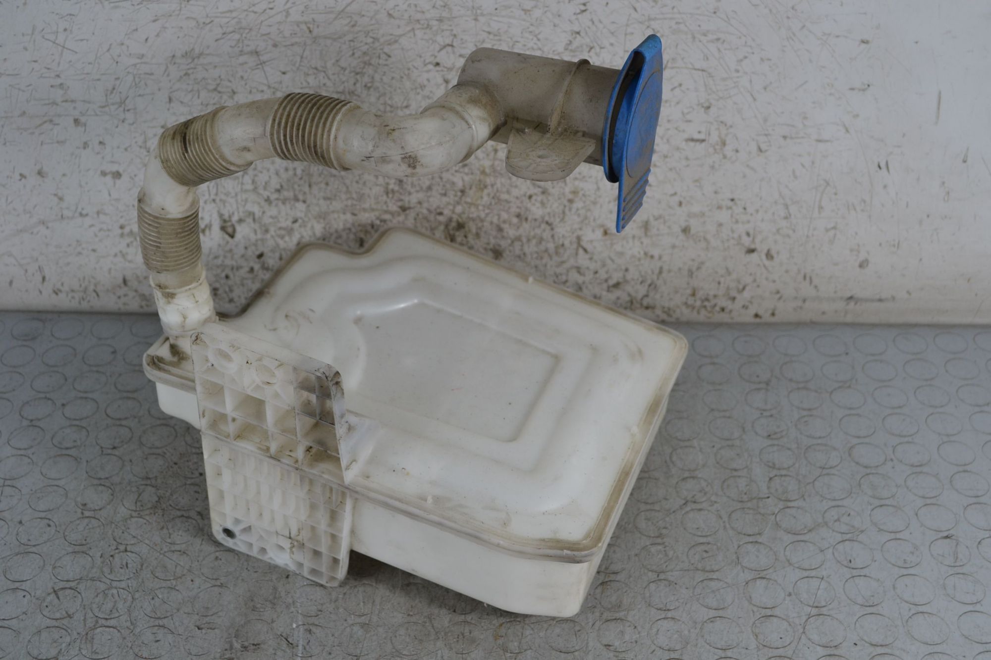 Vaschetta Acqua Tergicristalli Volkswagen Golf V dal 2003 al 2008 Cod 1k0955453q  1696840600785