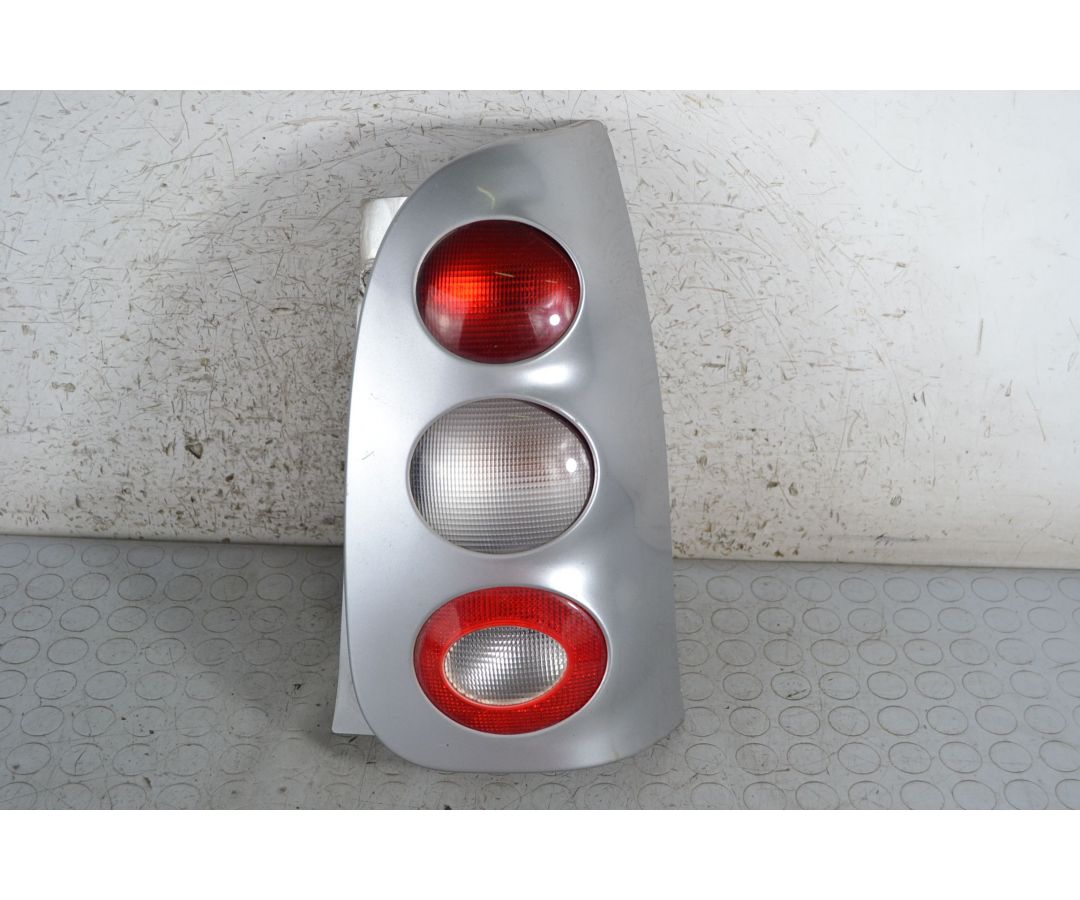 Fanale Stop posteriore DX Smart ForTwo W450 Coupe dal 1998 al 2007 Cod Q0013202V001C99Y00 1696932604813 Fanale Stop posteriore DX Smart ForTwo W450 Coupe dal 1998 al 2007 Cod Q0013202V001C99Y00 1696932604813