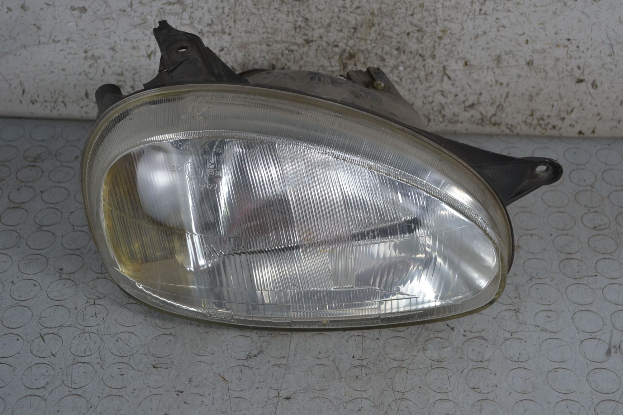 Faro Anteriore DX Opel Corsa B dal 1993 al 2000 Cod 90444787  1697442951596